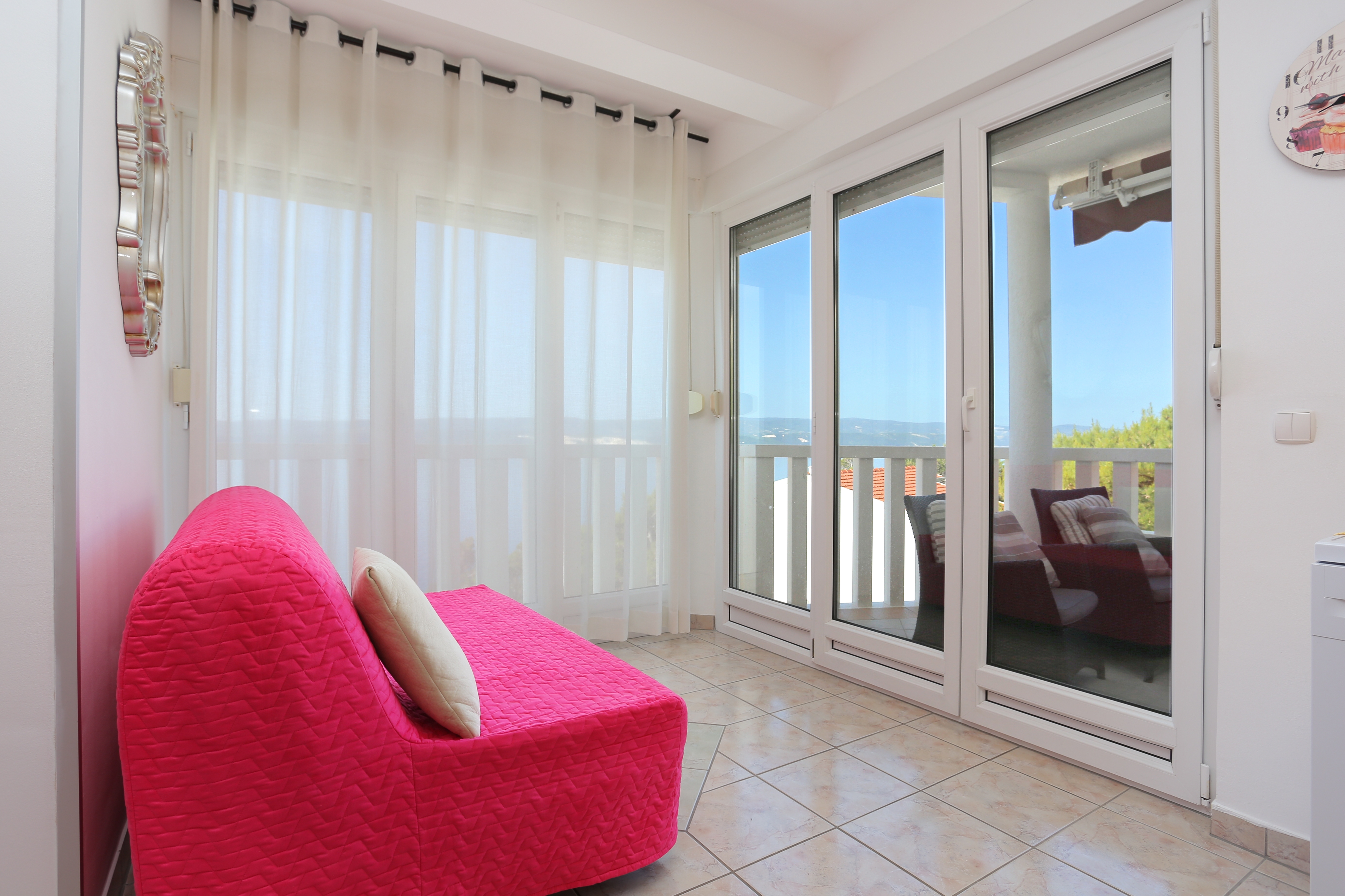 One bedroom apartment with terrace and sea view Lokva Rogoznica, Omiš (A-13226-b) One bedroom apartment with terrace and sea view Lokva Rogoznica, Omiš (A-13226-b)