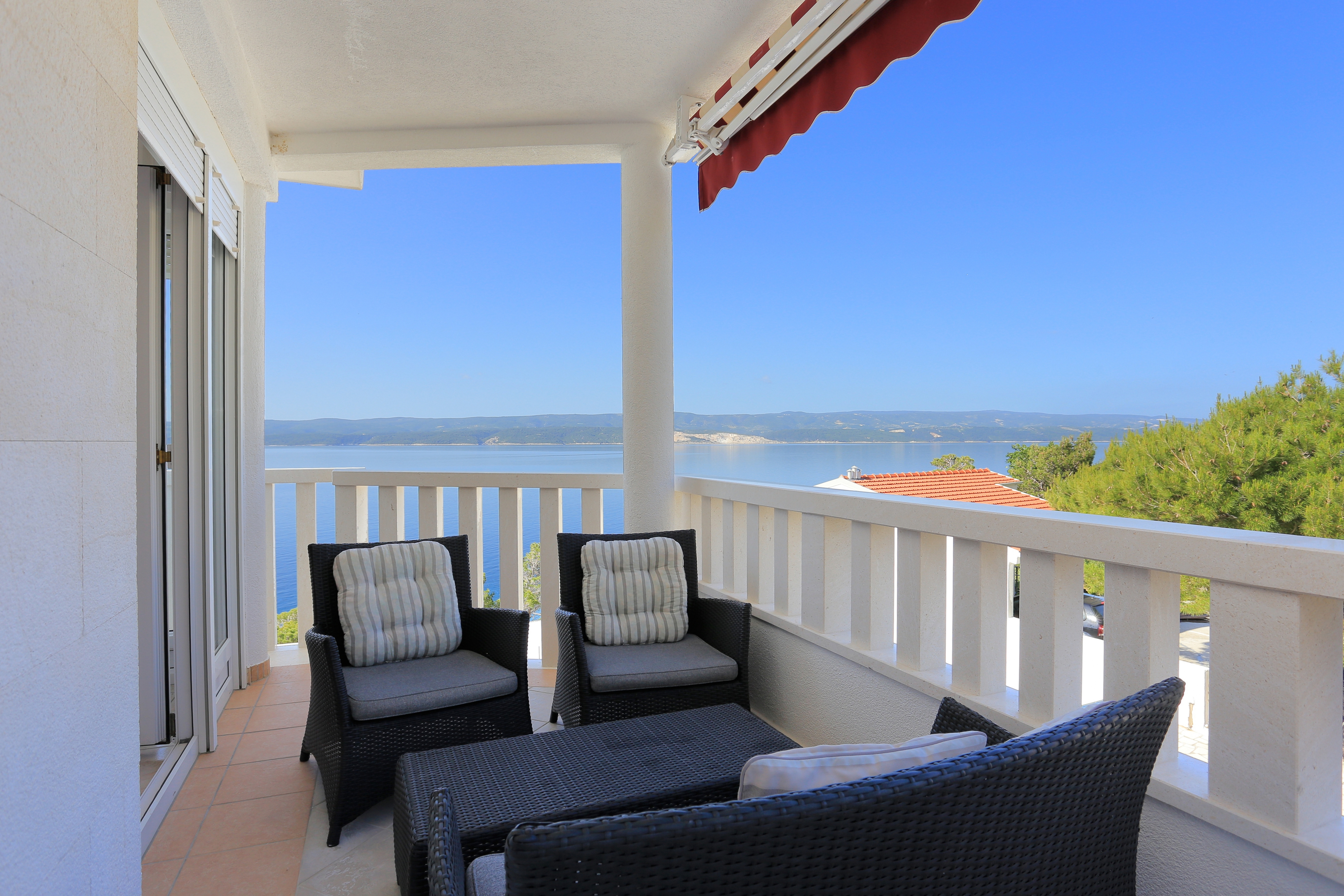 One bedroom apartment with terrace and sea view Lokva Rogoznica, Omiš (A-13226-b)