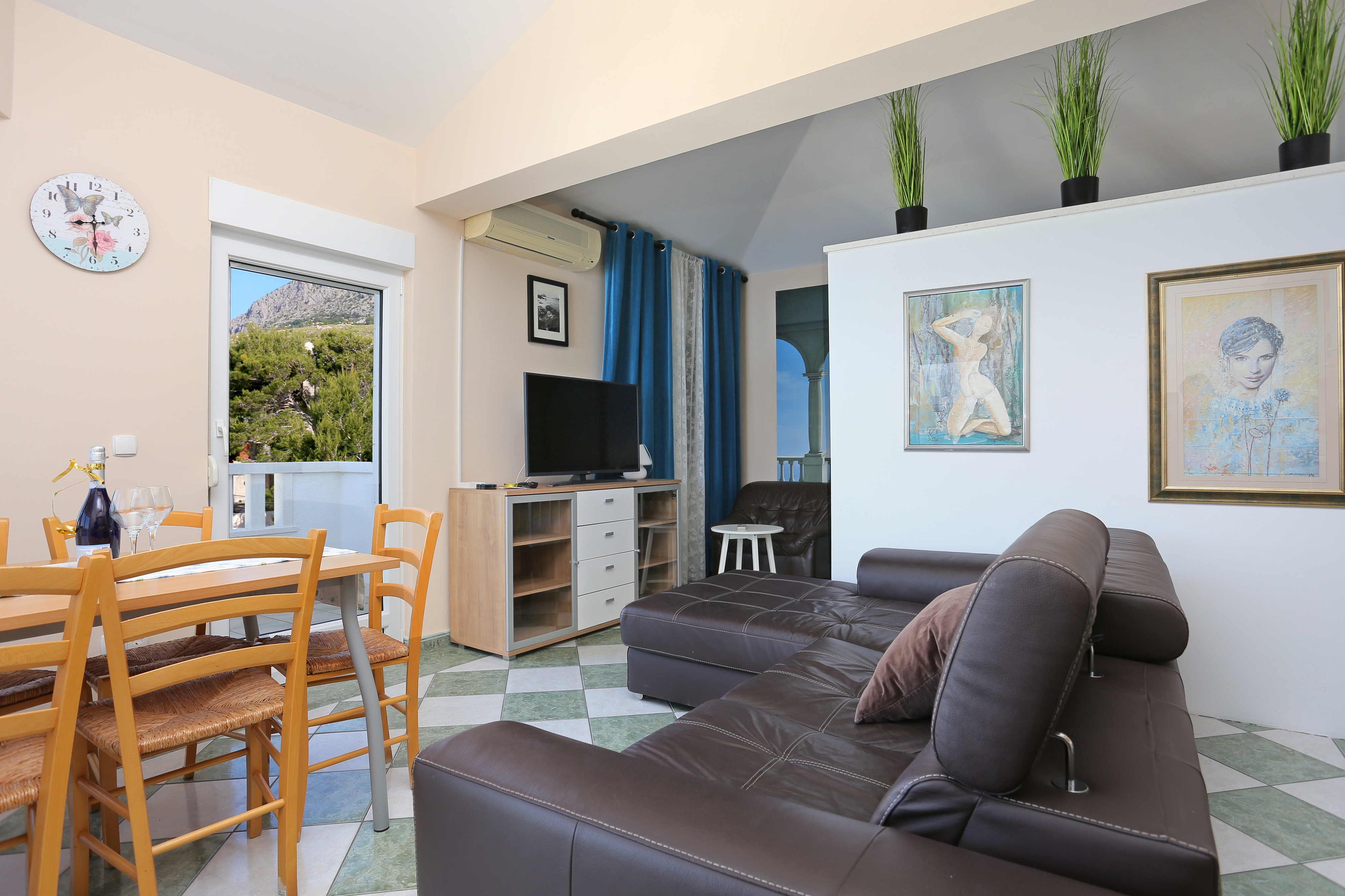 One bedroom apartment with terrace and sea view Lokva Rogoznica, Omiš (A-13226-c)