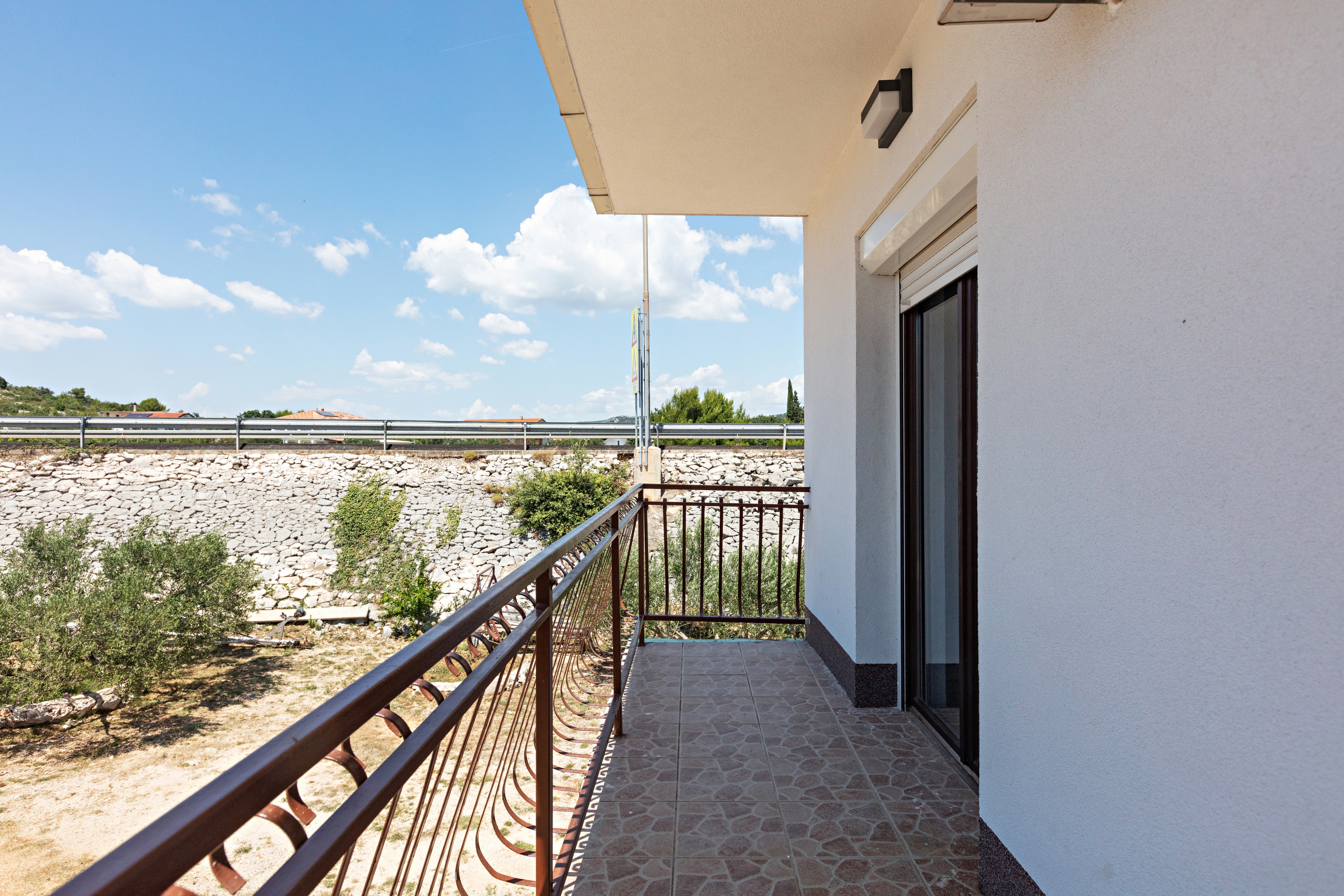 Dvosobni apartman s balkonom Pirovac, Šibenik  A-b