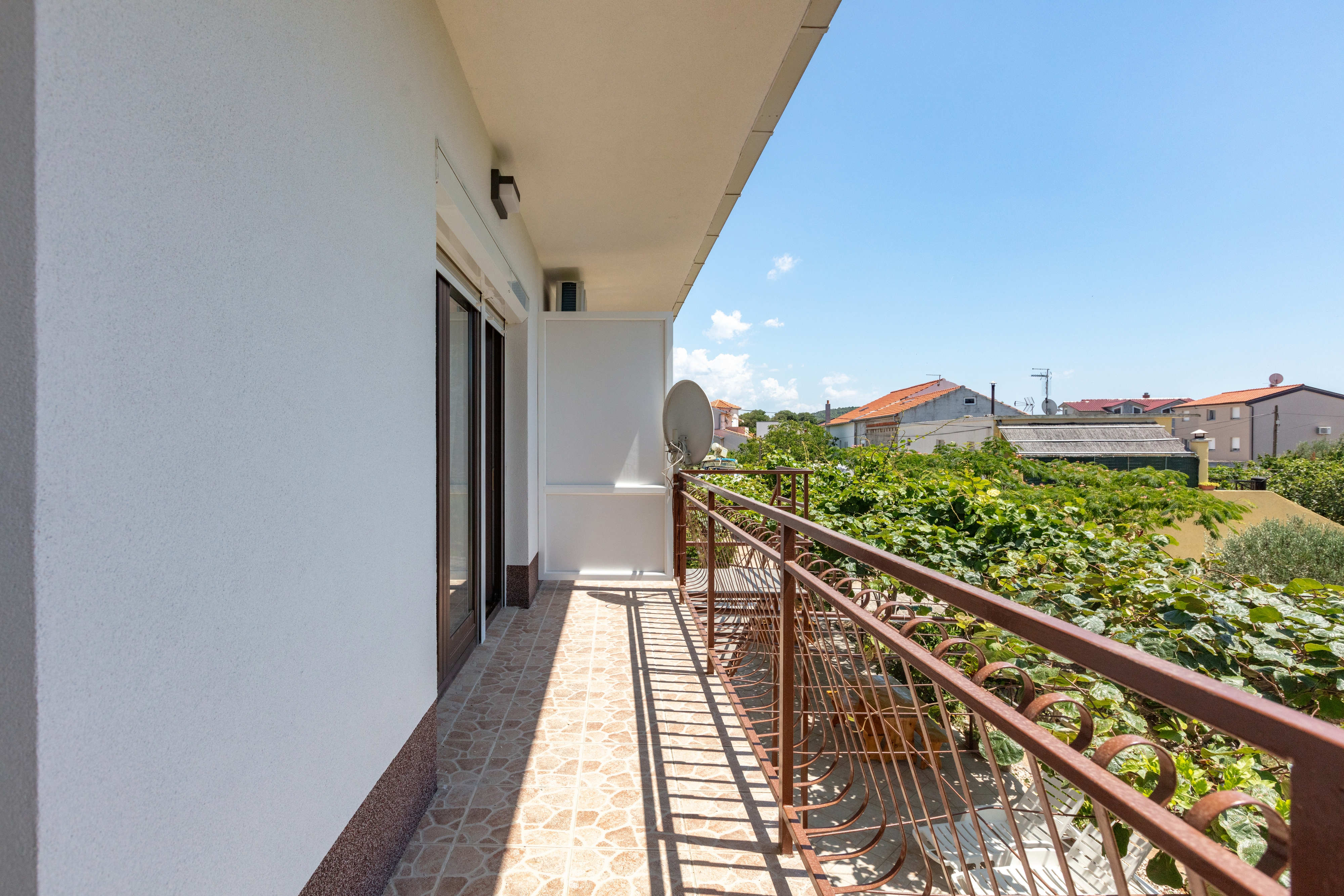 Dvosobni apartman s balkonom Pirovac, Šibenik  A-b