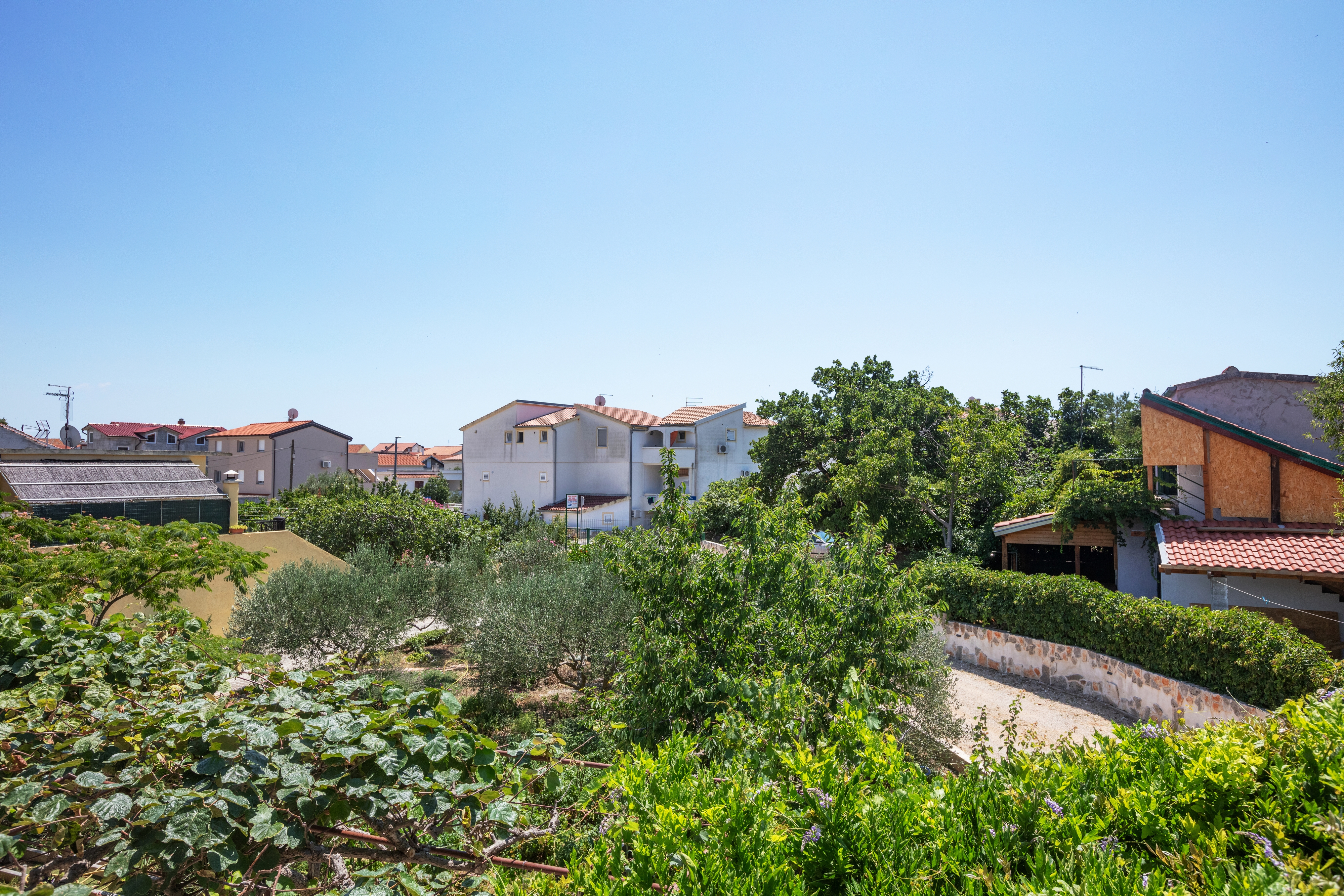 Dvosobni apartman s balkonom Pirovac, Šibenik  A-b