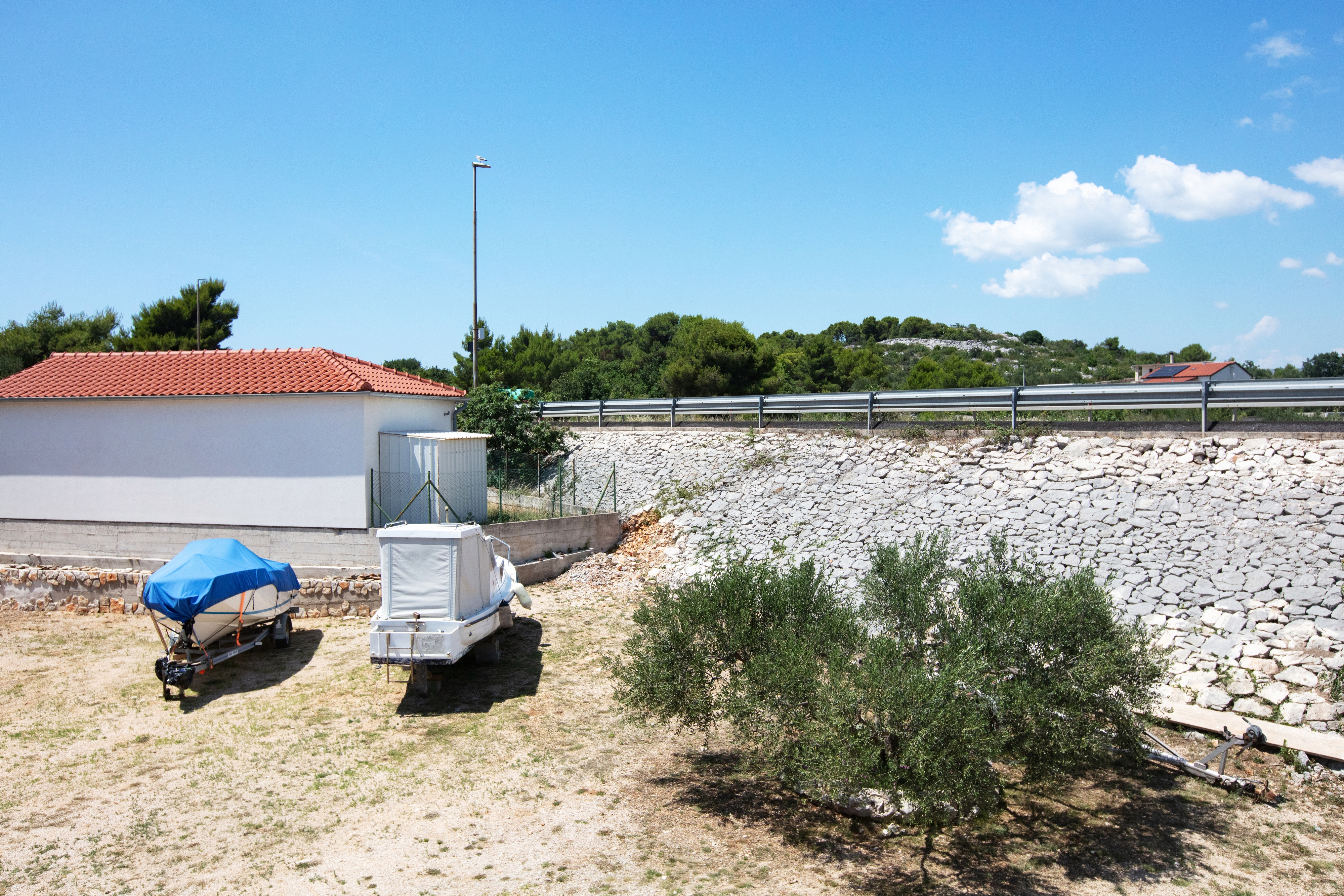 Dvosobni apartman s balkonom Pirovac, Šibenik  A-b