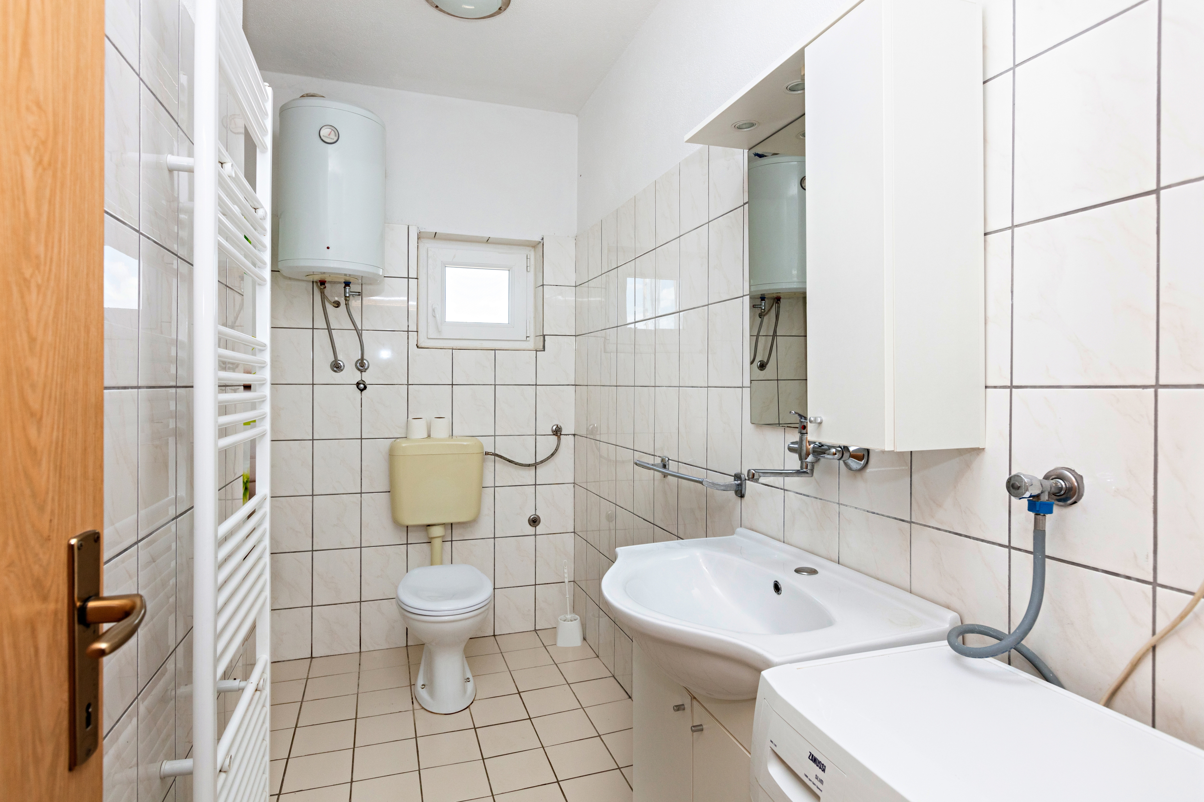 Dvosobni apartman s balkonom Pirovac, Šibenik  A-b