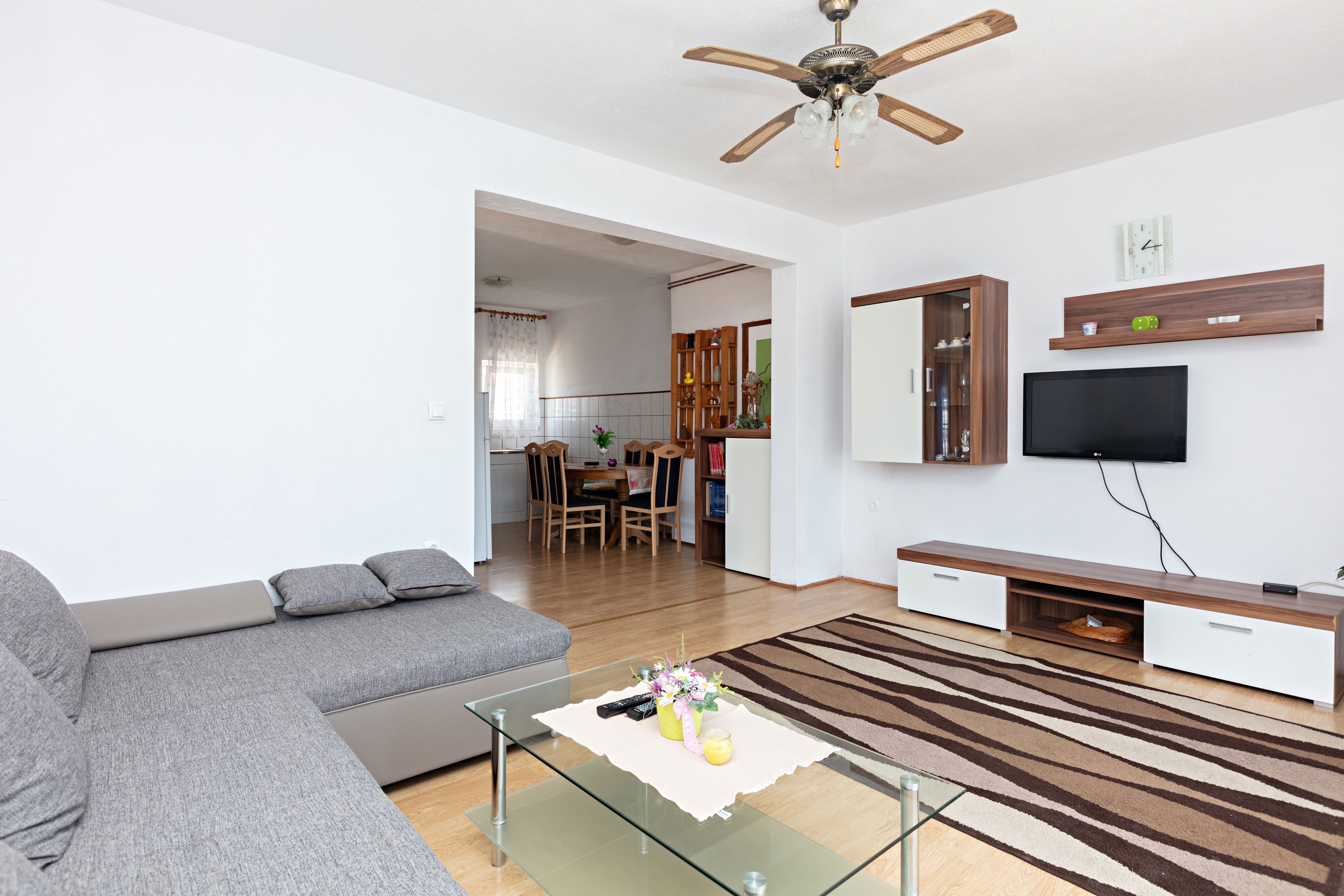 Dvosobni apartman s balkonom Pirovac, Šibenik  A-b