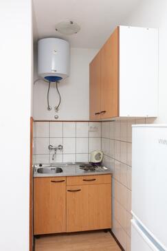 Pirovac, Kitchen in the studio-apartment, WiFi.