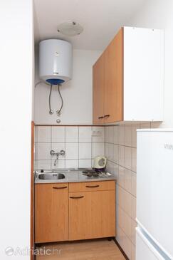 Pirovac, Kitchen in the studio-apartment, WiFi.