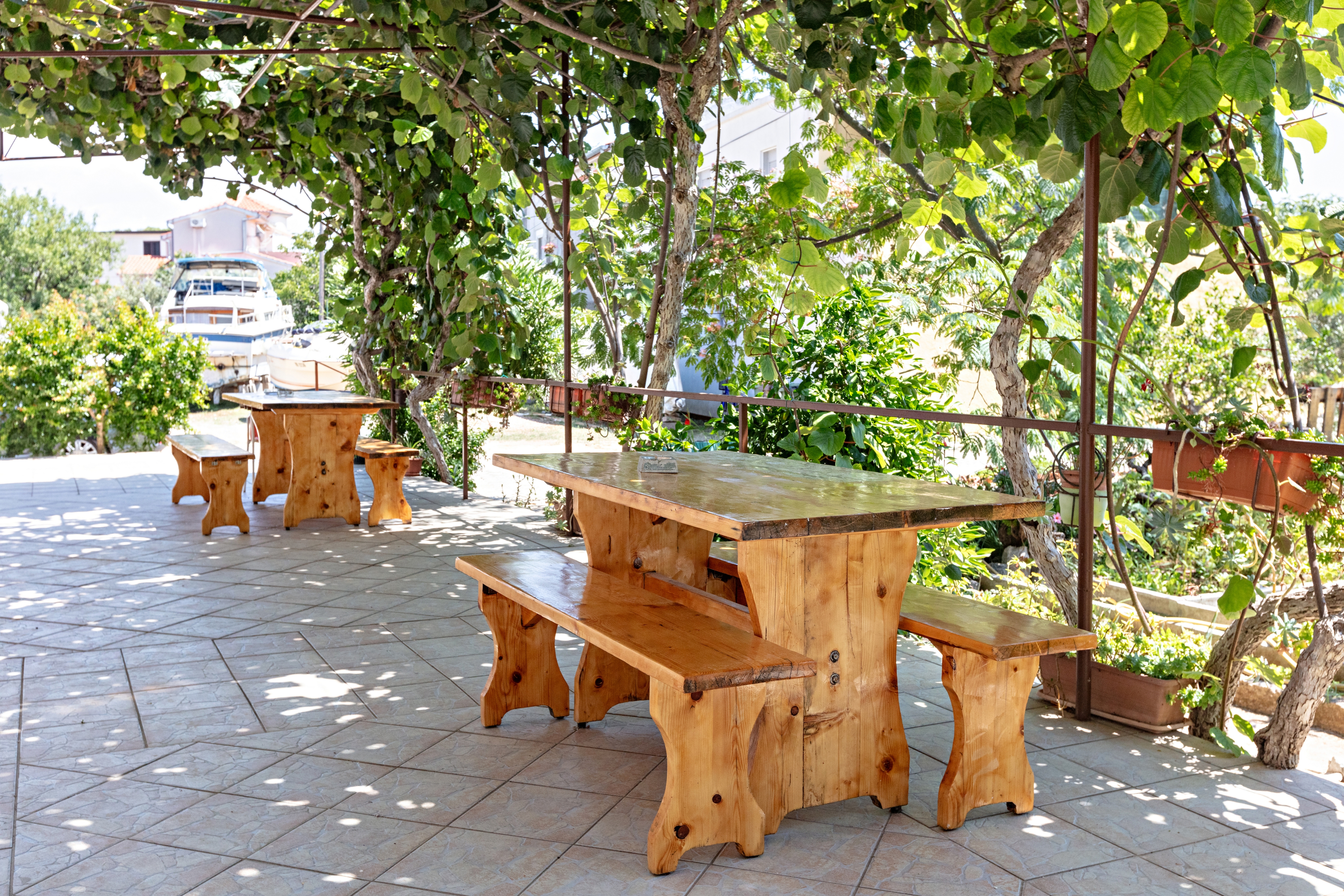 Dvosobni apartman s balkonom Pirovac, Šibenik  A-b