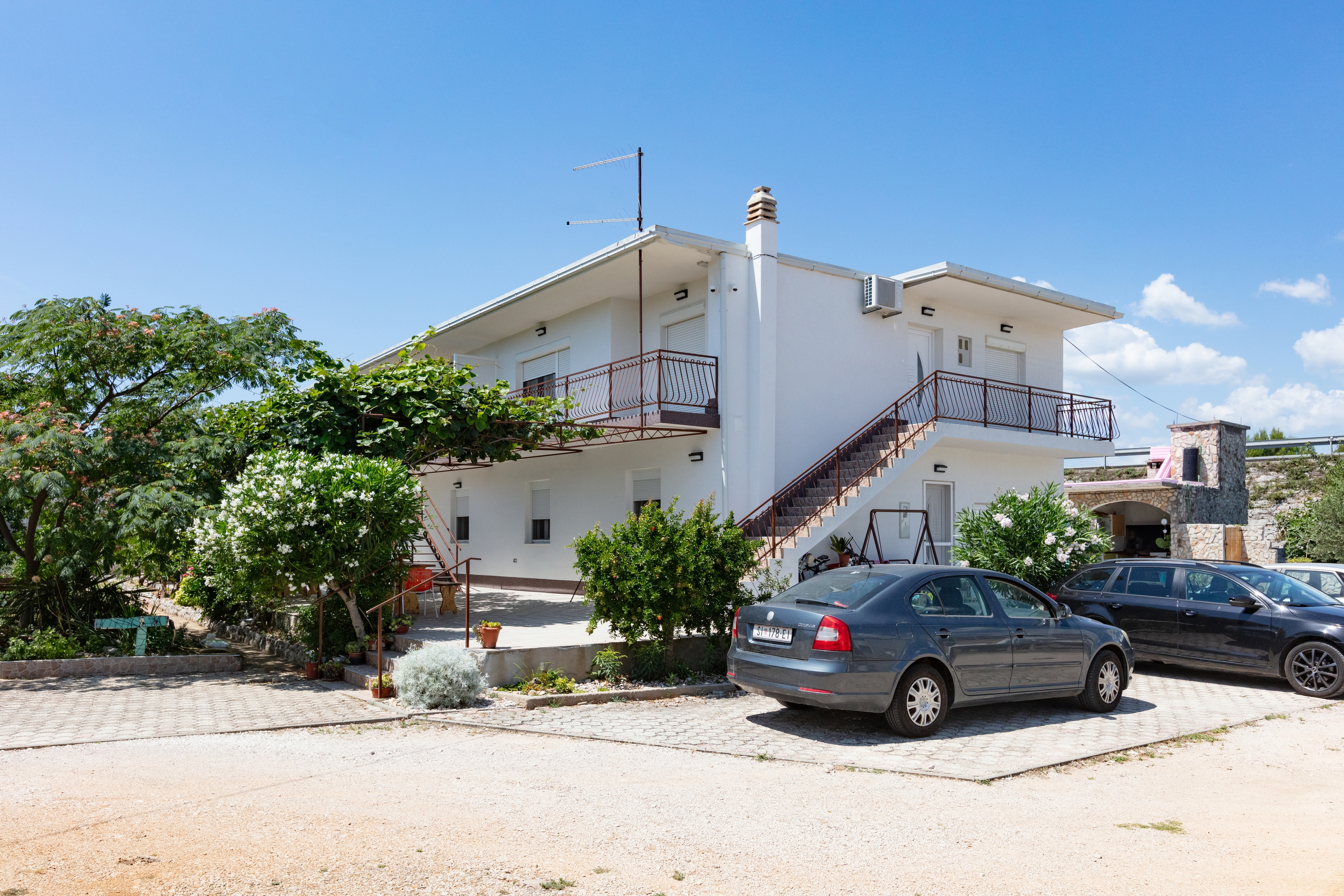 Dvosobni apartman s balkonom Pirovac, Šibenik  A-b