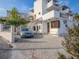 Parkiralište Arbanija, Čiovo, Parkiralište 13298 - Apartmani blizu mora sa šljunčanom plažom.