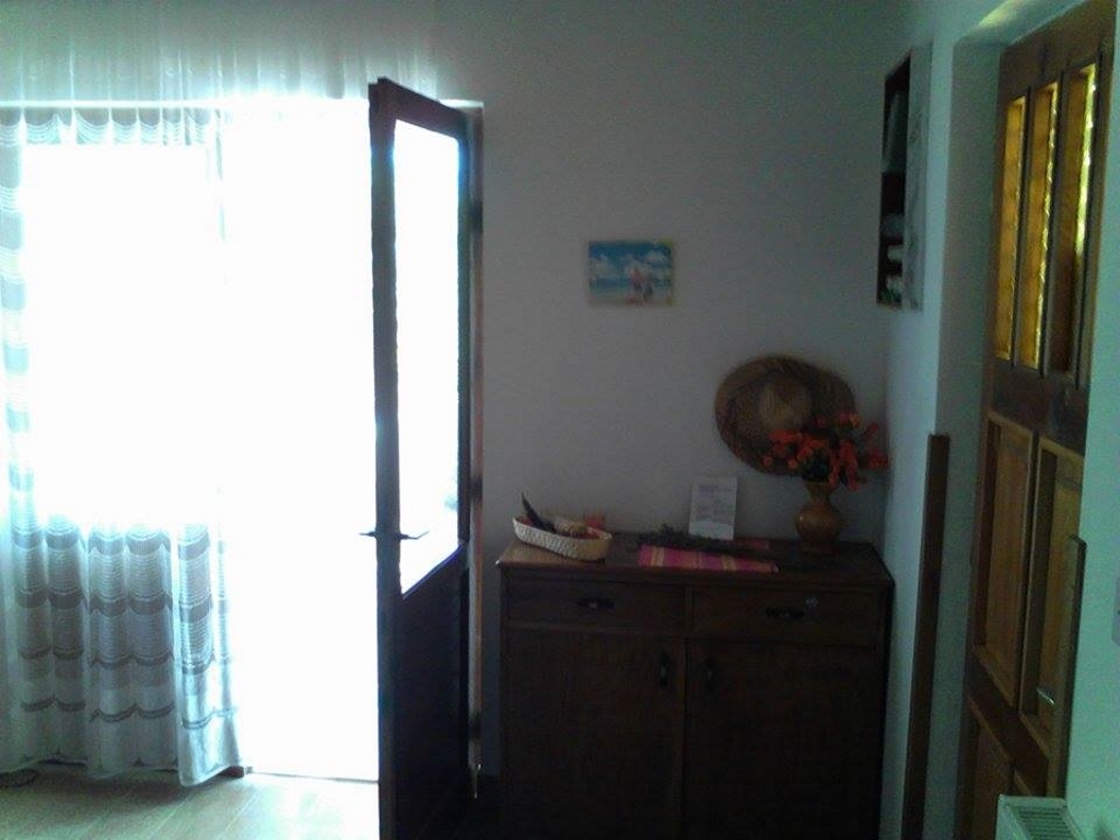 Two bedroom apartment with terrace and sea view Rukavac, Vis (A-13337-a) Two bedroom apartment with terrace and sea view Rukavac, Vis (A-13337-a)