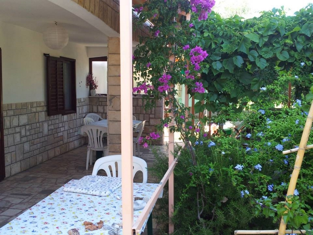 Two bedroom apartment with terrace and sea view Rukavac, Vis (A-13337-a) Two bedroom apartment with terrace and sea view Rukavac, Vis (A-13337-a)