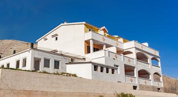 Objekt Pag, Pag, Objekt 13355 - Apartmaji in sobe s prodnato plažo.