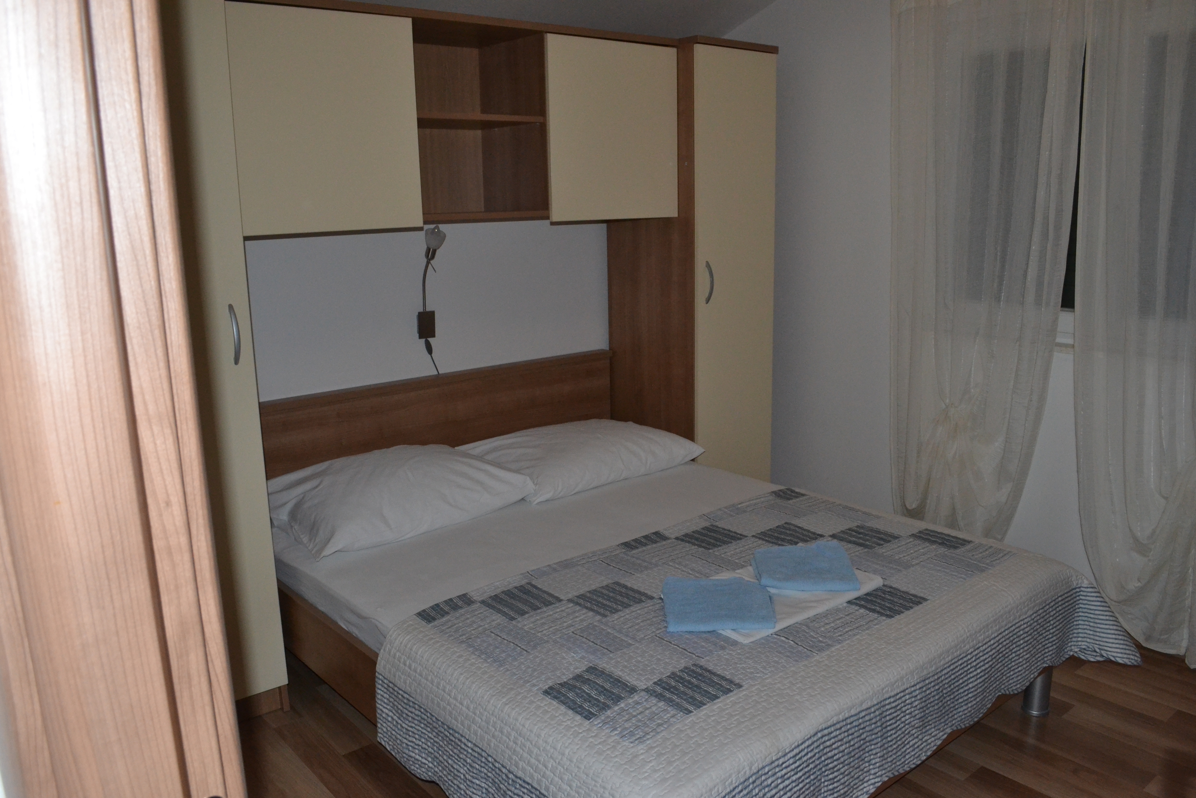 Two bedroom apartment with terrace and sea view Grebaštica, Šibenik  A-a