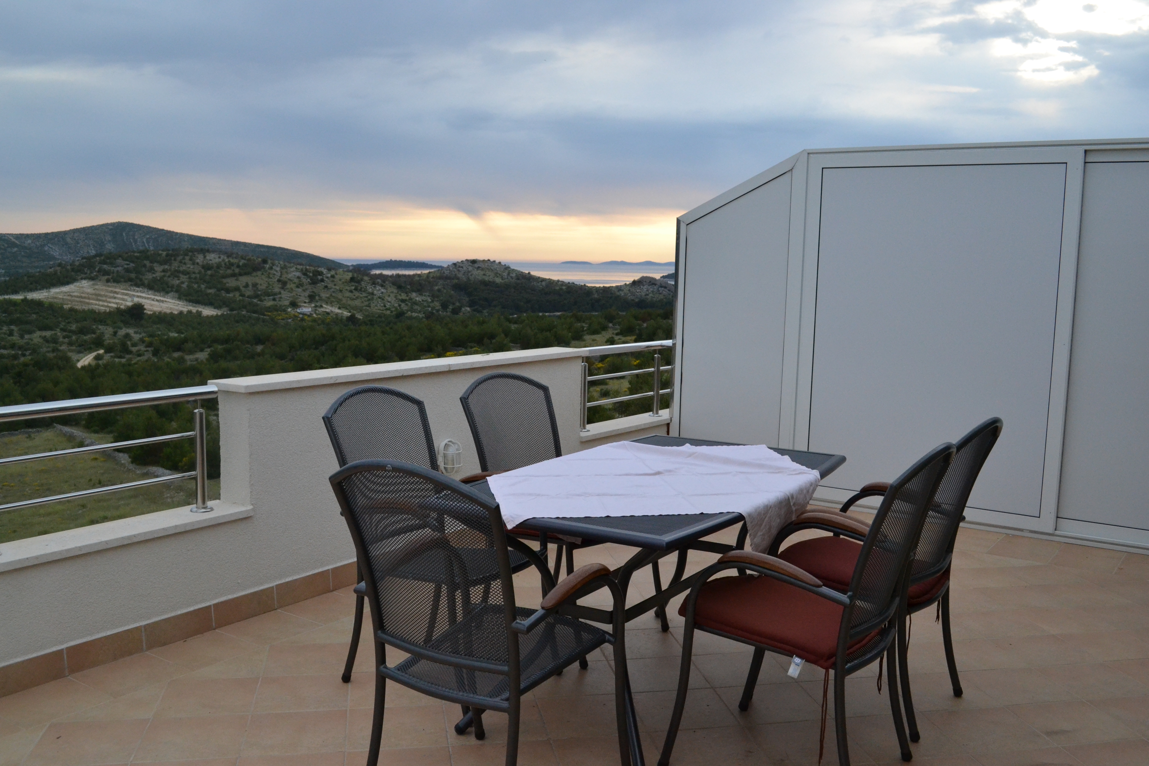Two bedroom apartment with terrace and sea view Grebaštica, Šibenik  A-a