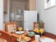 Dining room 2 Makarska, Dining room 2 in the apartment, WiFi.