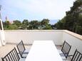 Bol, Terrasse dans l’hébergement en type apartment, avec la vue sur la mer, animaux acceptés et WiFi.