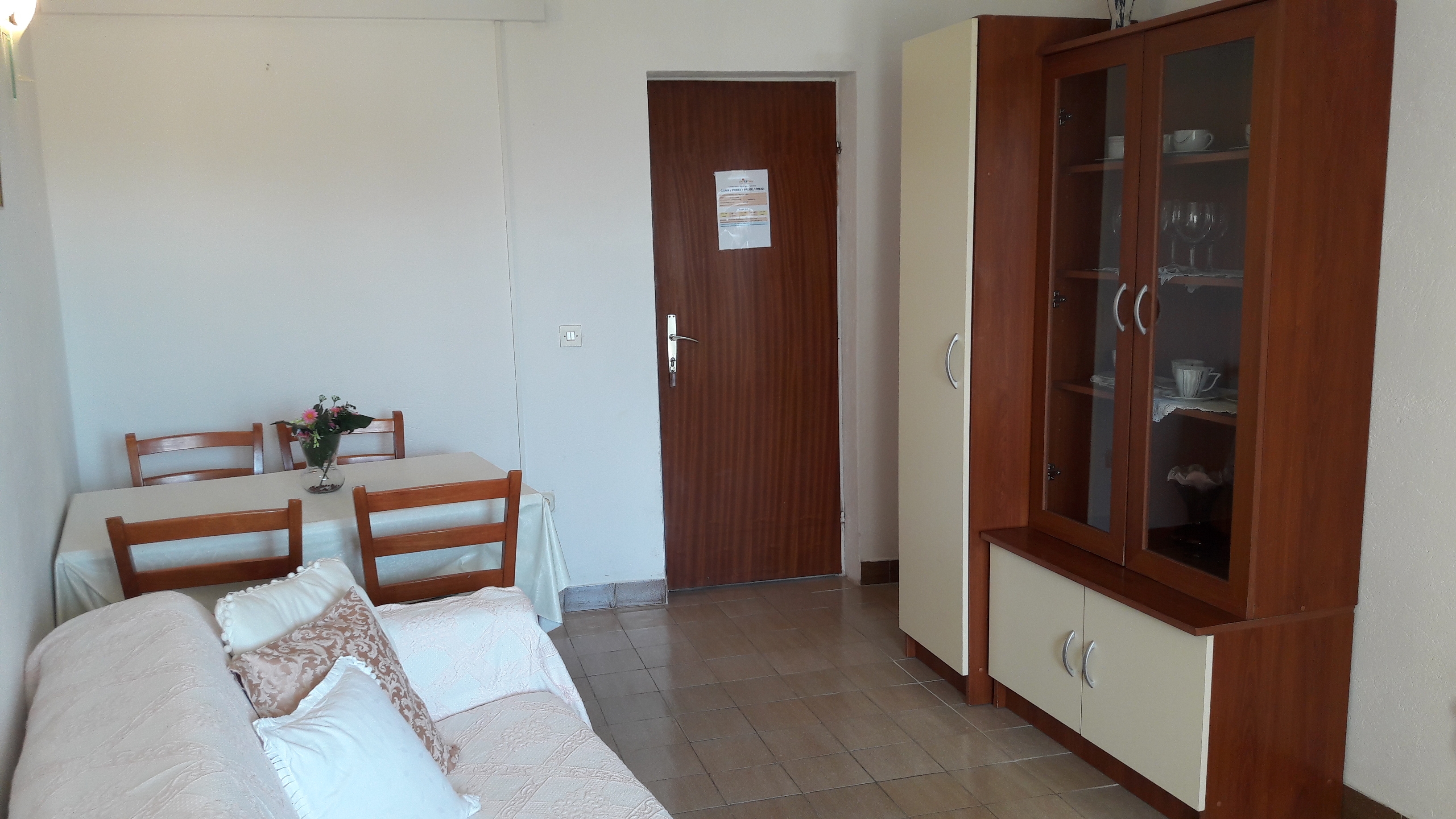 Two bedroom apartment near beach Bol, Brač (A-13413-f)