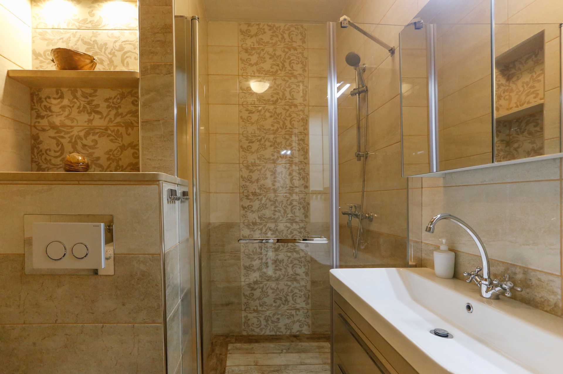 Four bedroom house with terrace and sea view Okrug Donji, Čiovo  K