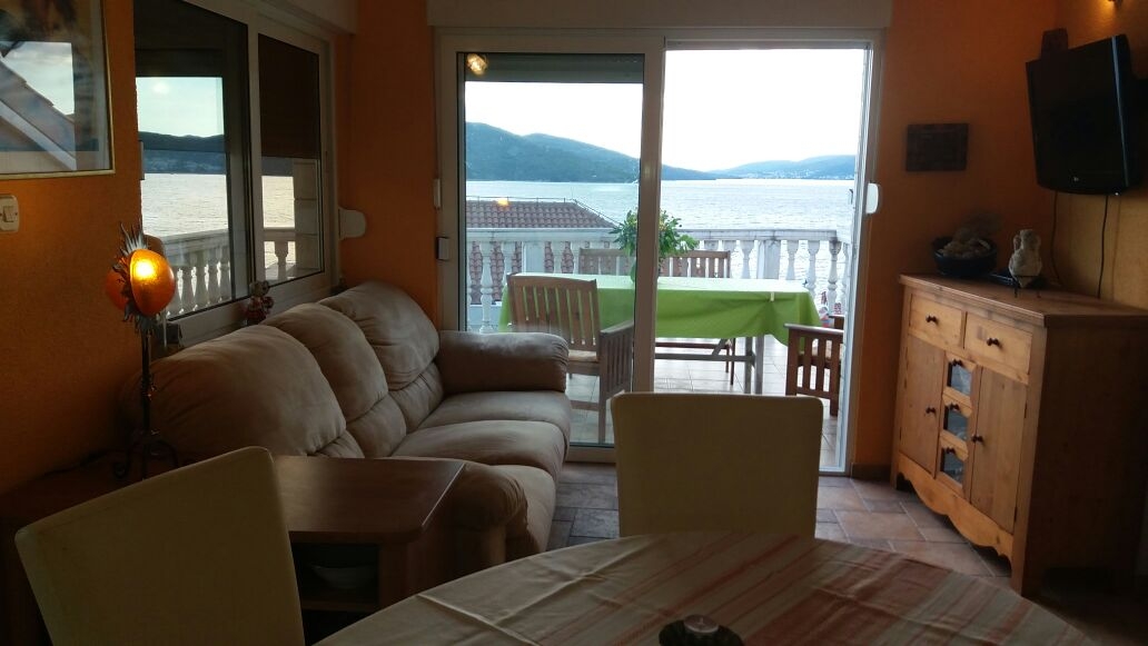 Four bedroom house with terrace and sea view Okrug Donji, Čiovo  K
