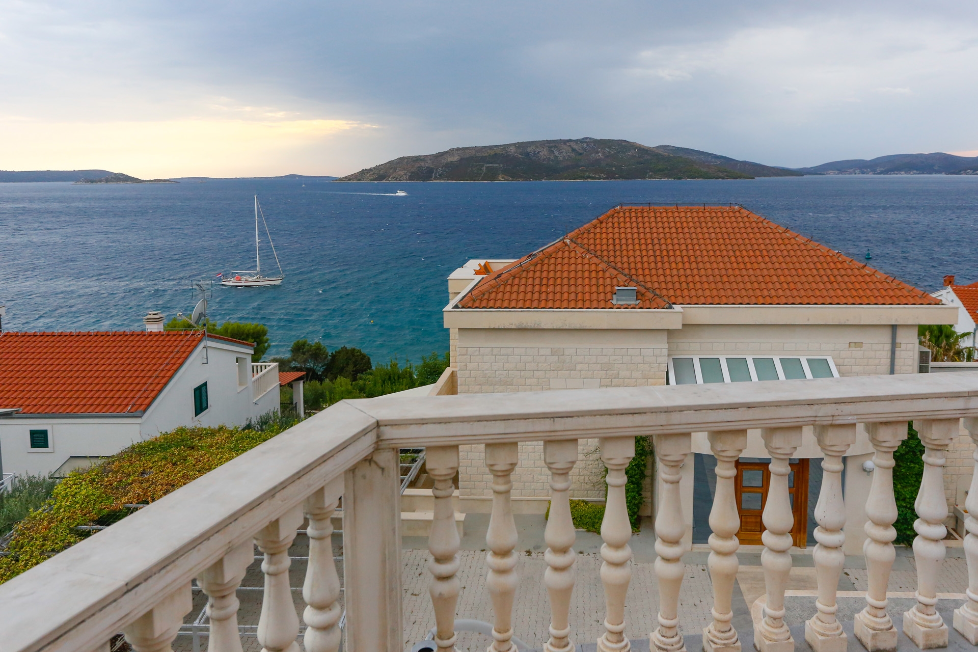 Four bedroom house with terrace and sea view Okrug Donji, Čiovo  K