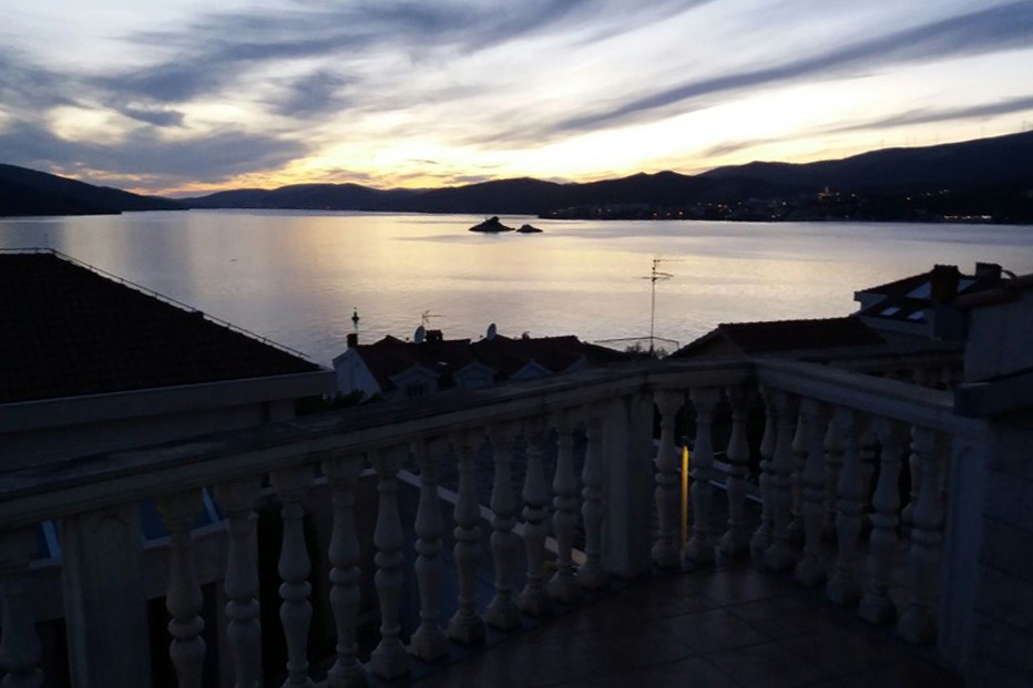 Four bedroom house with terrace and sea view Okrug Donji, Čiovo  K