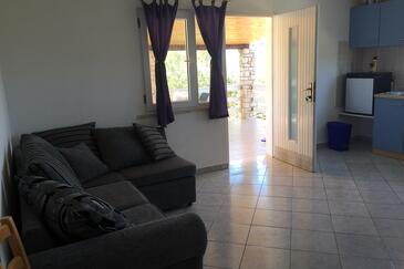 Stratinčica, Dnevni boravak u smještaju tipa house, kućni ljubimci dozvoljeni.