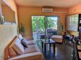 Korčula, Living room 2 in the house, air condition available, (pet friendly) and WiFi.