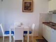 Salle à manger Drvenik Donja vala, Salle à manger dans l’hébergement en type studio-apartment, WiFi.