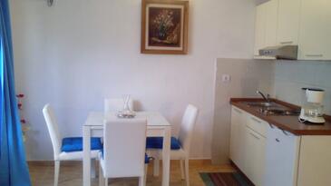 Dining room Drvenik Donja vala, Dining room in the studio-apartment, WiFi.