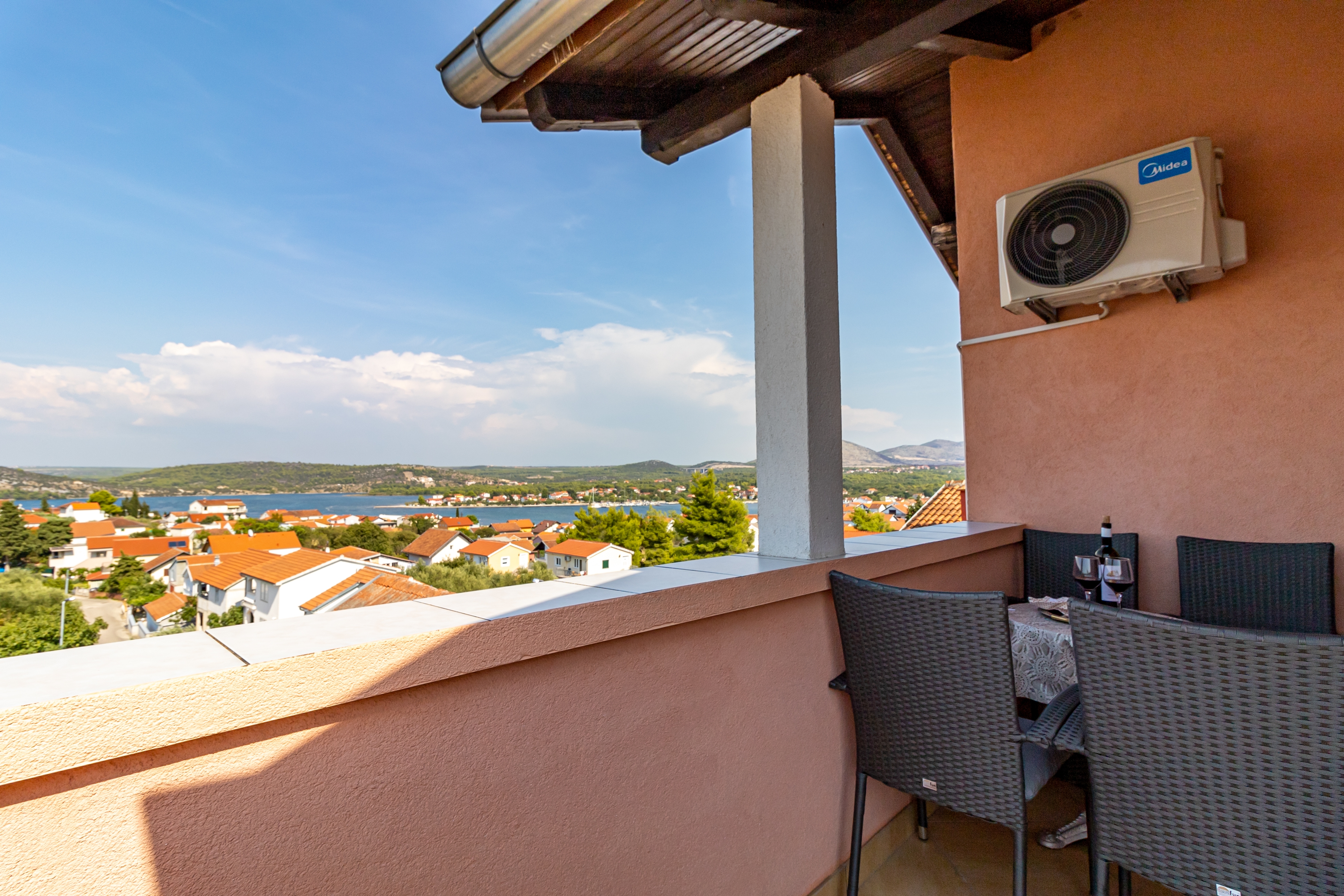 Two bedroom apartment with balcony and sea view Bilice, Krka  A-a