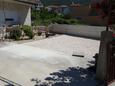 Parkiralište Podstrana, Split, Parkiralište 13555 - Apartmani sa šljunčanom plažom.
