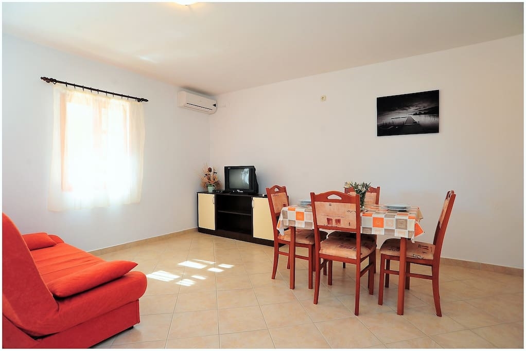 Two bedroom apartment with terrace Vir - Lozice, Vir (A-13569-b)