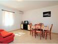 Vir - Lozice, Living room in the apartment, air condition available and WiFi.