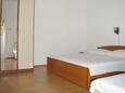 Ložnice 2 Sućuraj, Ložnice 2 v ubytování typu apartment, domácí mazlíčci povoleni a WiFi.