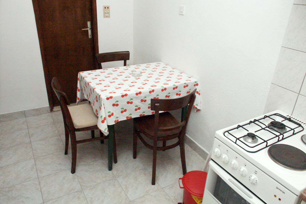 Two bedroom apartment near beach Sućuraj, Hvar (A-136-a)