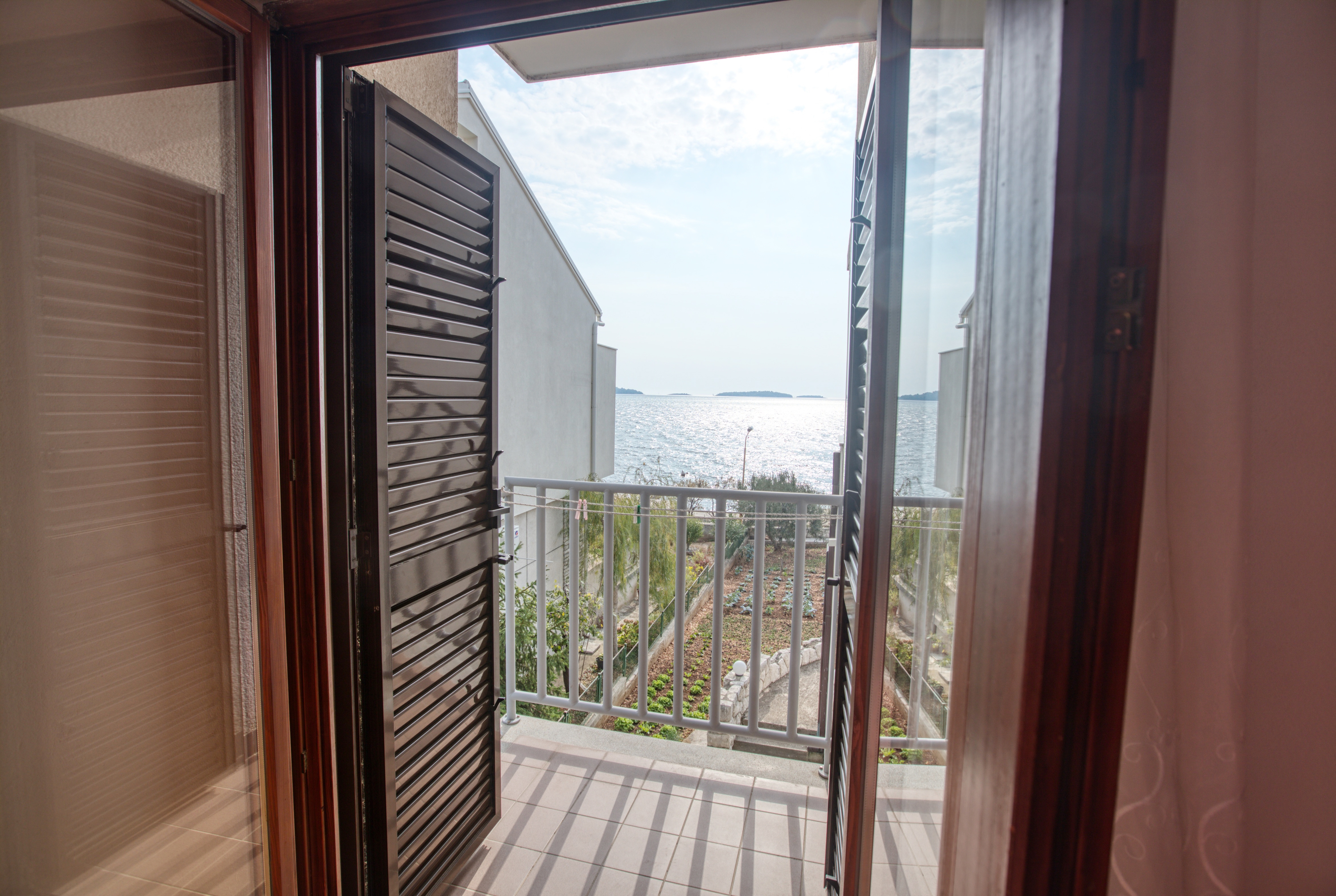 One bedroom apartment near beach Brodarica, Šibenik  A-a