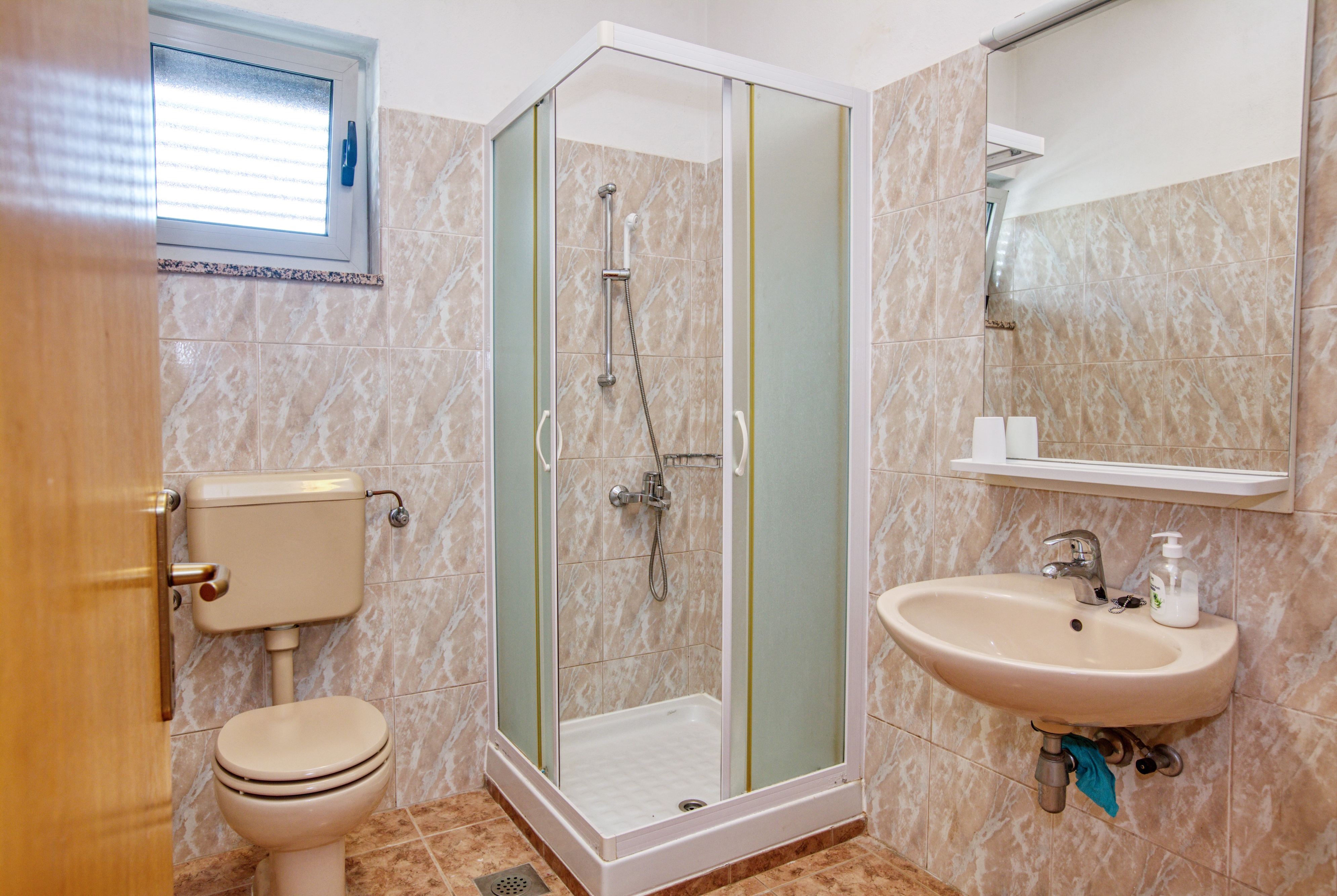 One bedroom apartment near beach Brodarica, Šibenik  A-a