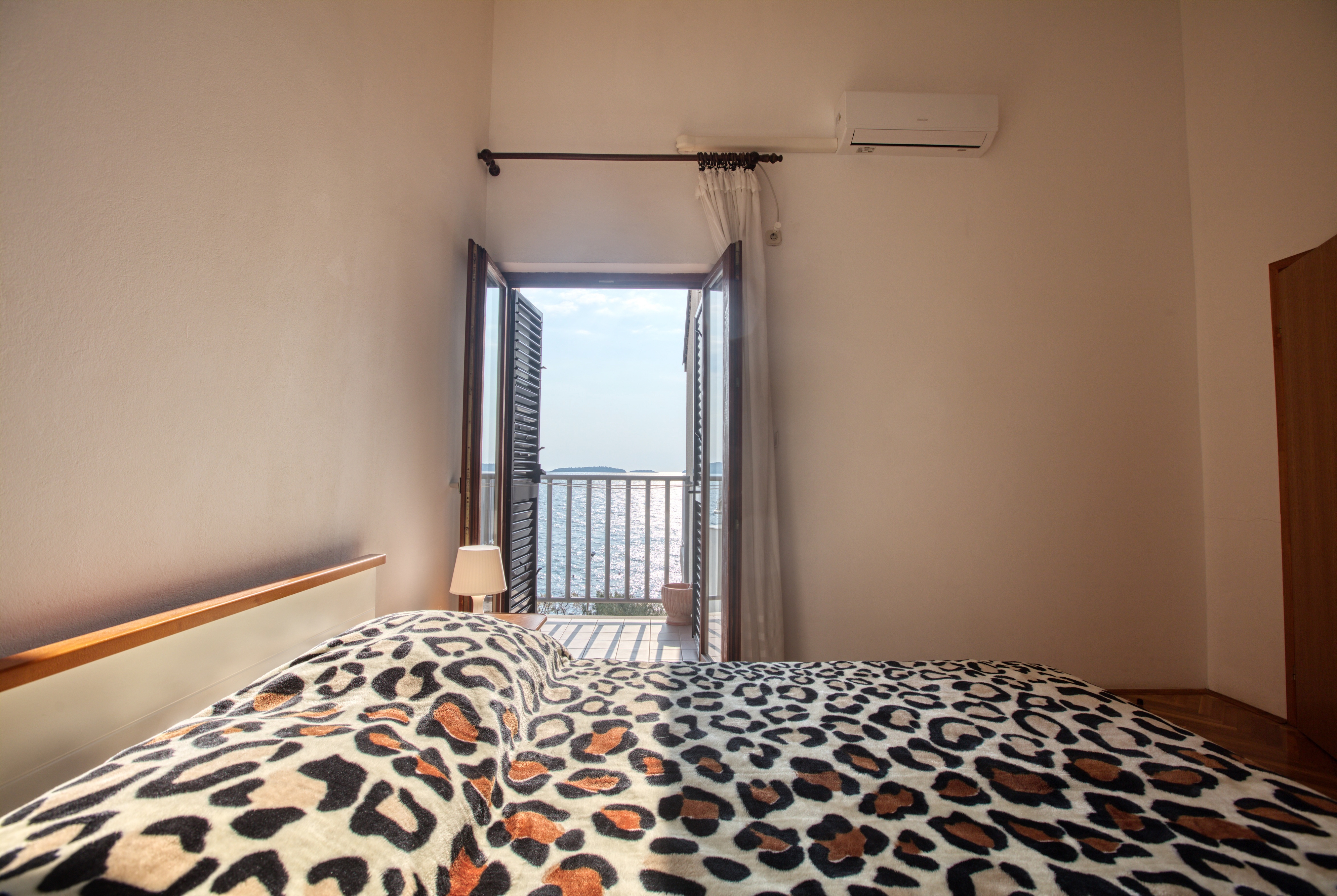 One bedroom apartment near beach Brodarica, Šibenik  A-b