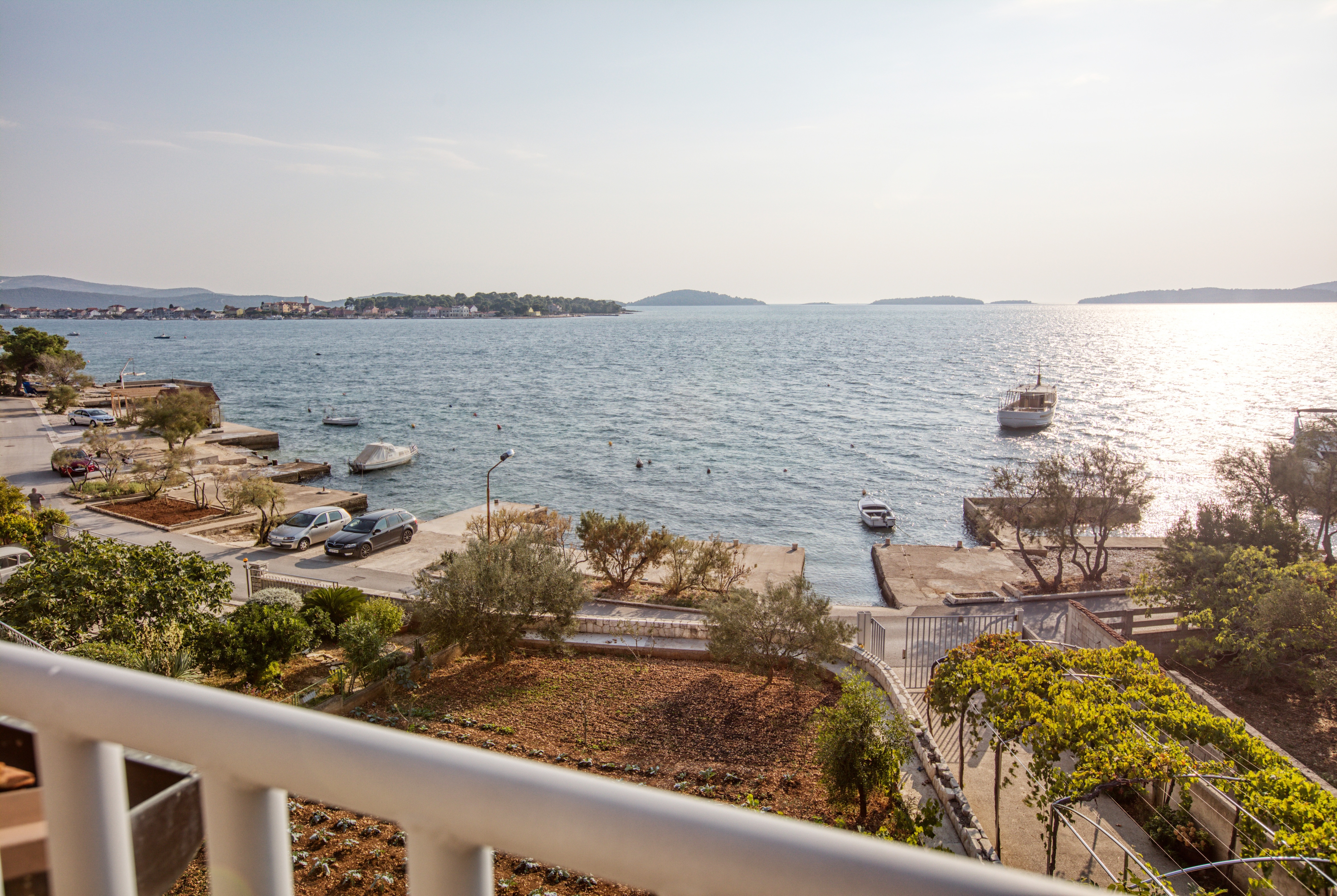 One bedroom apartment near beach Brodarica, Šibenik  A-c