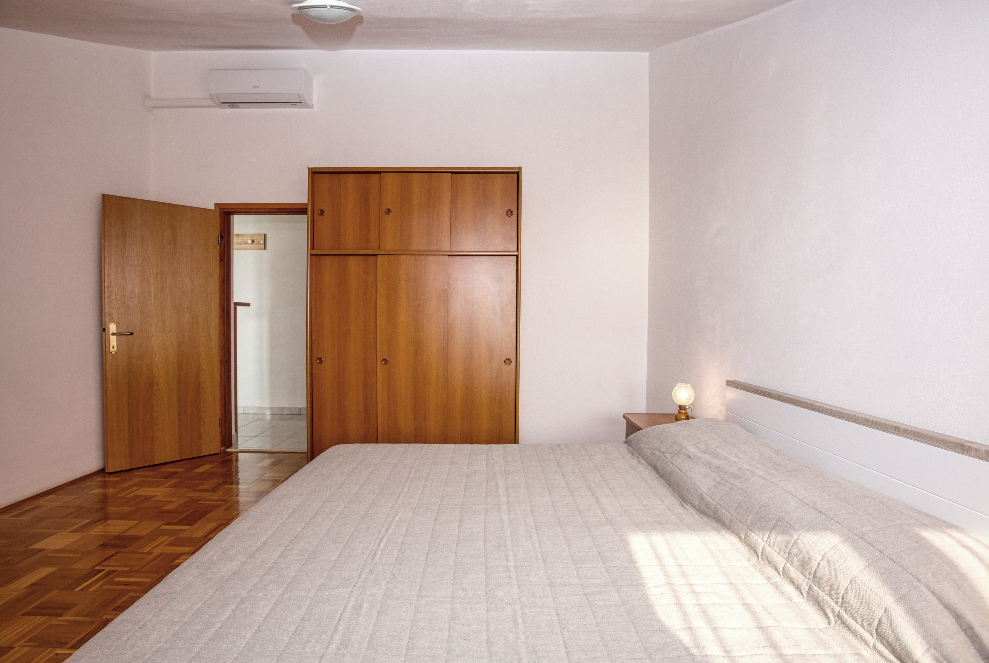 One bedroom apartment near beach Brodarica, Šibenik  A-c
