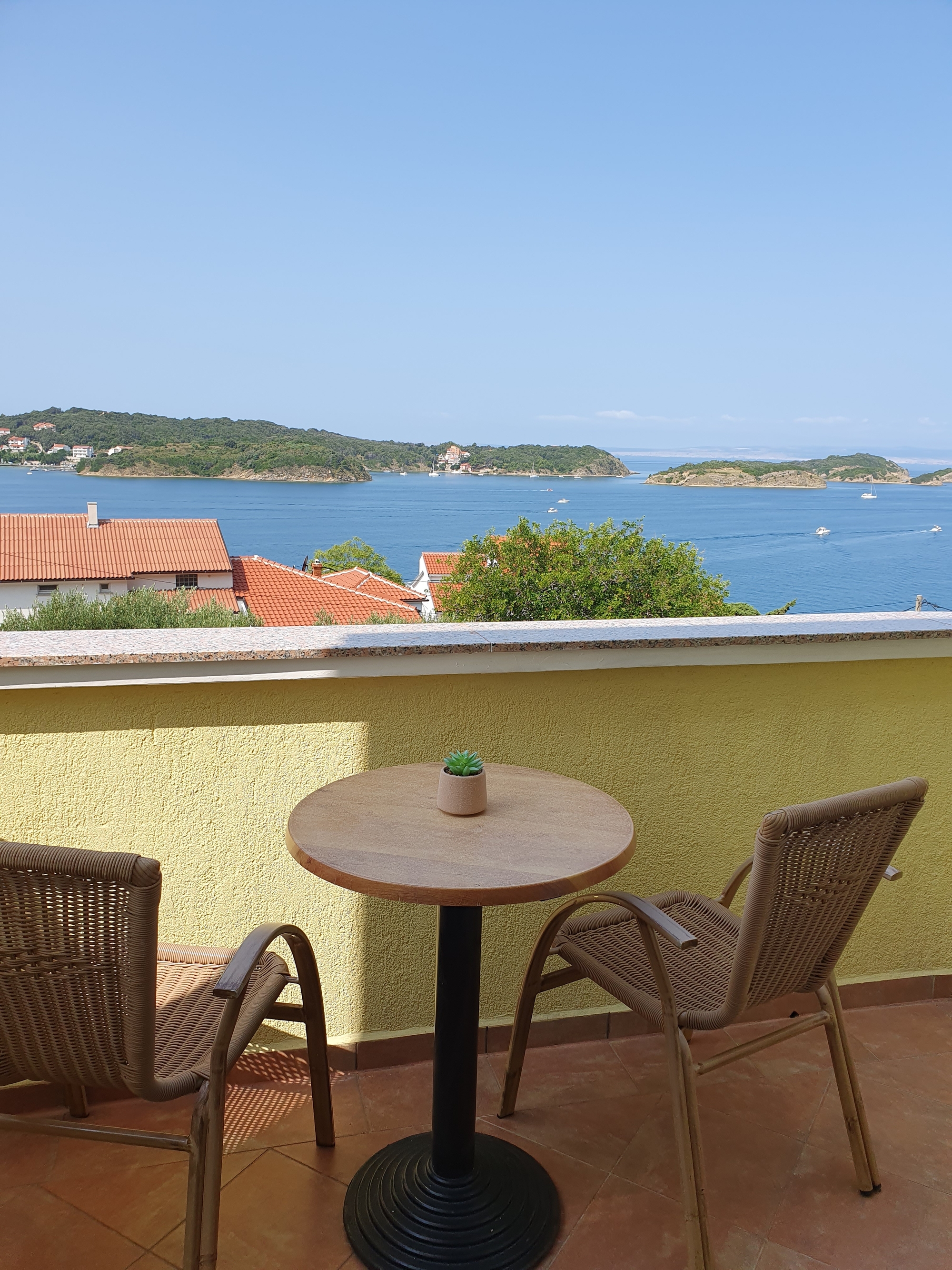 One bedroom apartment with balcony and sea view Supetarska Draga - Gornja, Rab  A-a