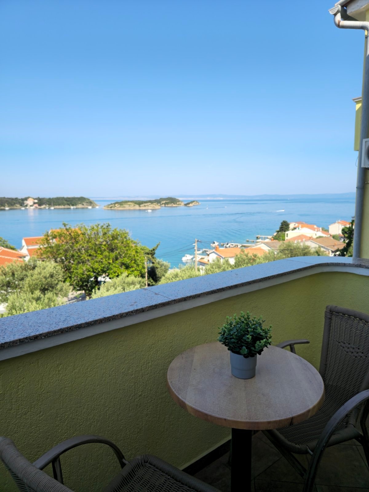 One bedroom apartment with balcony and sea view Supetarska Draga - Gornja, Rab  A-a