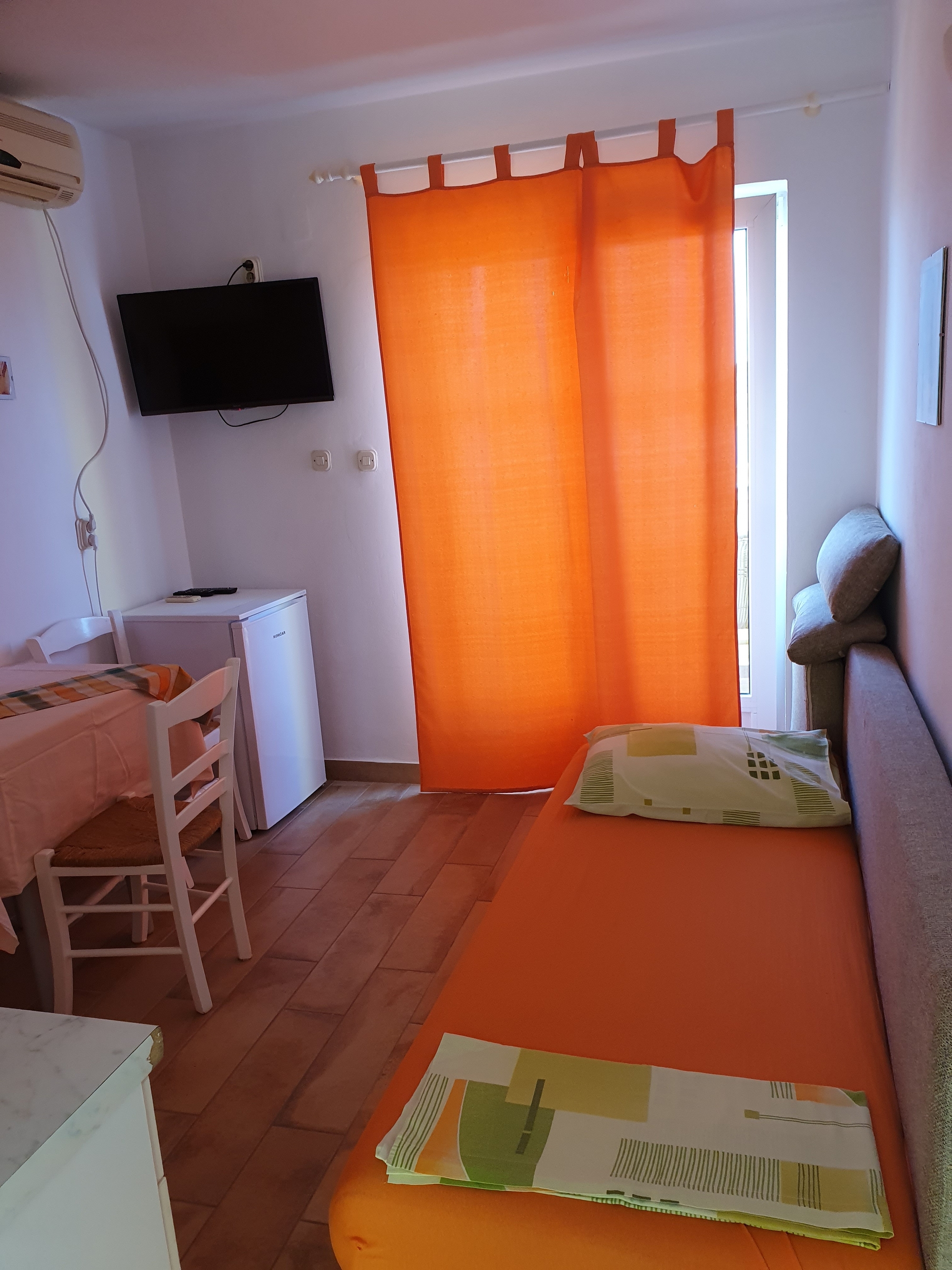 One bedroom apartment with balcony and sea view Supetarska Draga - Gornja, Rab  A-a