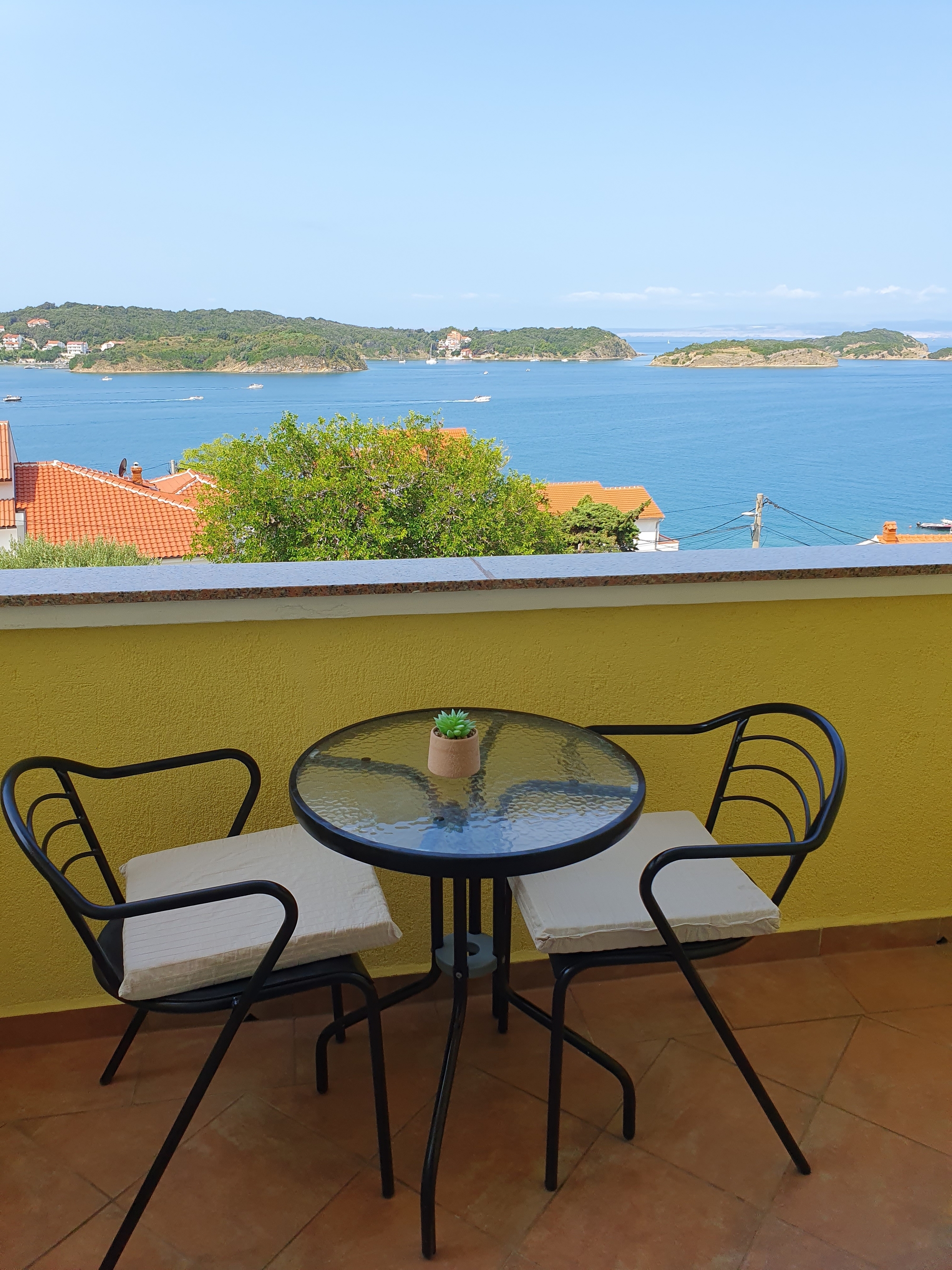 One bedroom apartment with balcony and sea view Supetarska Draga - Gornja, Rab  A-b