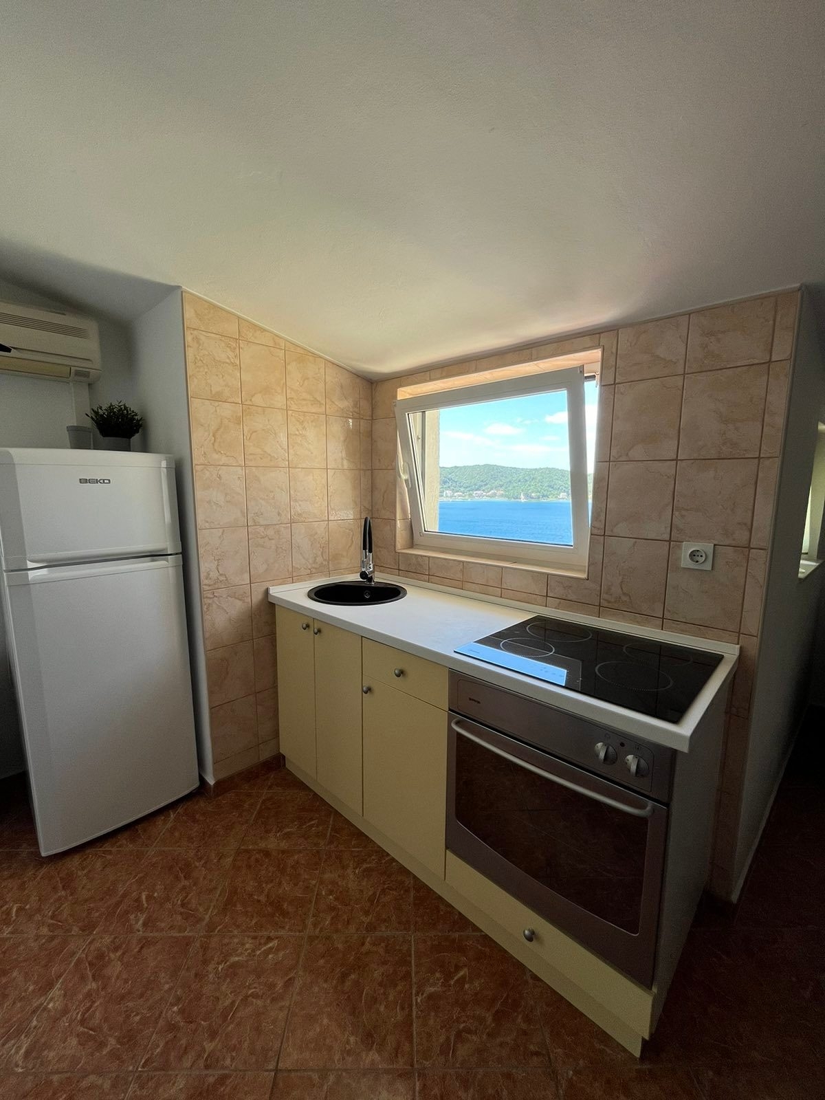 One bedroom apartment with terrace and sea view Supetarska Draga - Gornja, Rab  A-d
