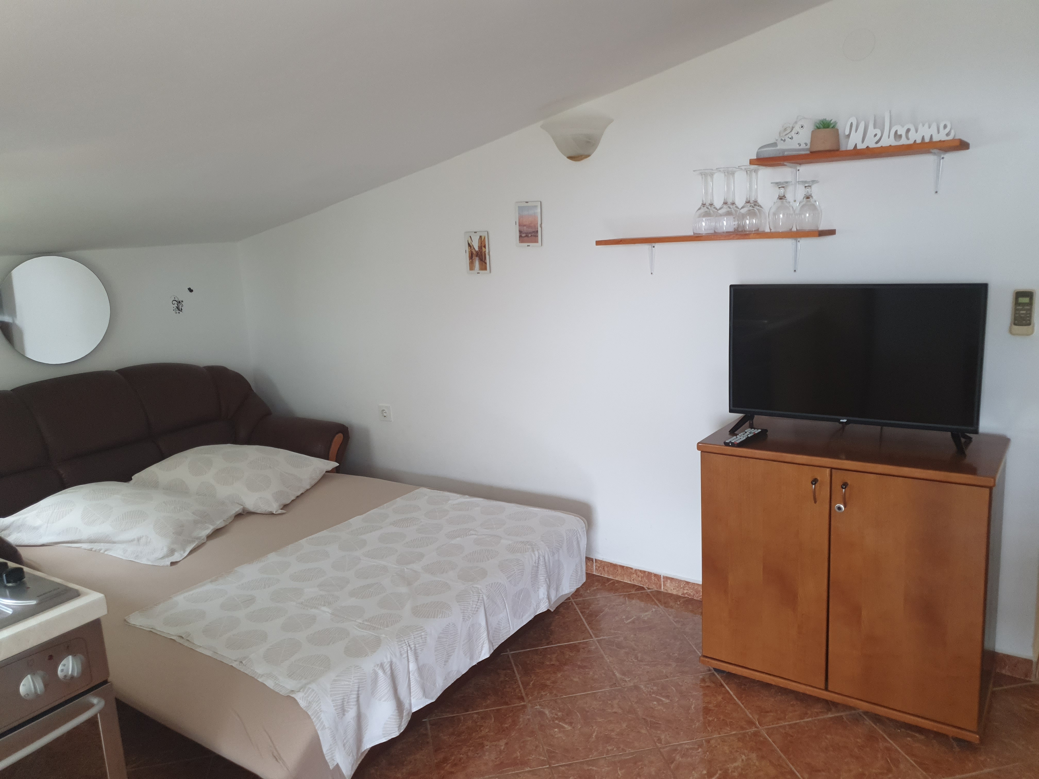 One bedroom apartment with terrace and sea view Supetarska Draga - Gornja, Rab  A-d