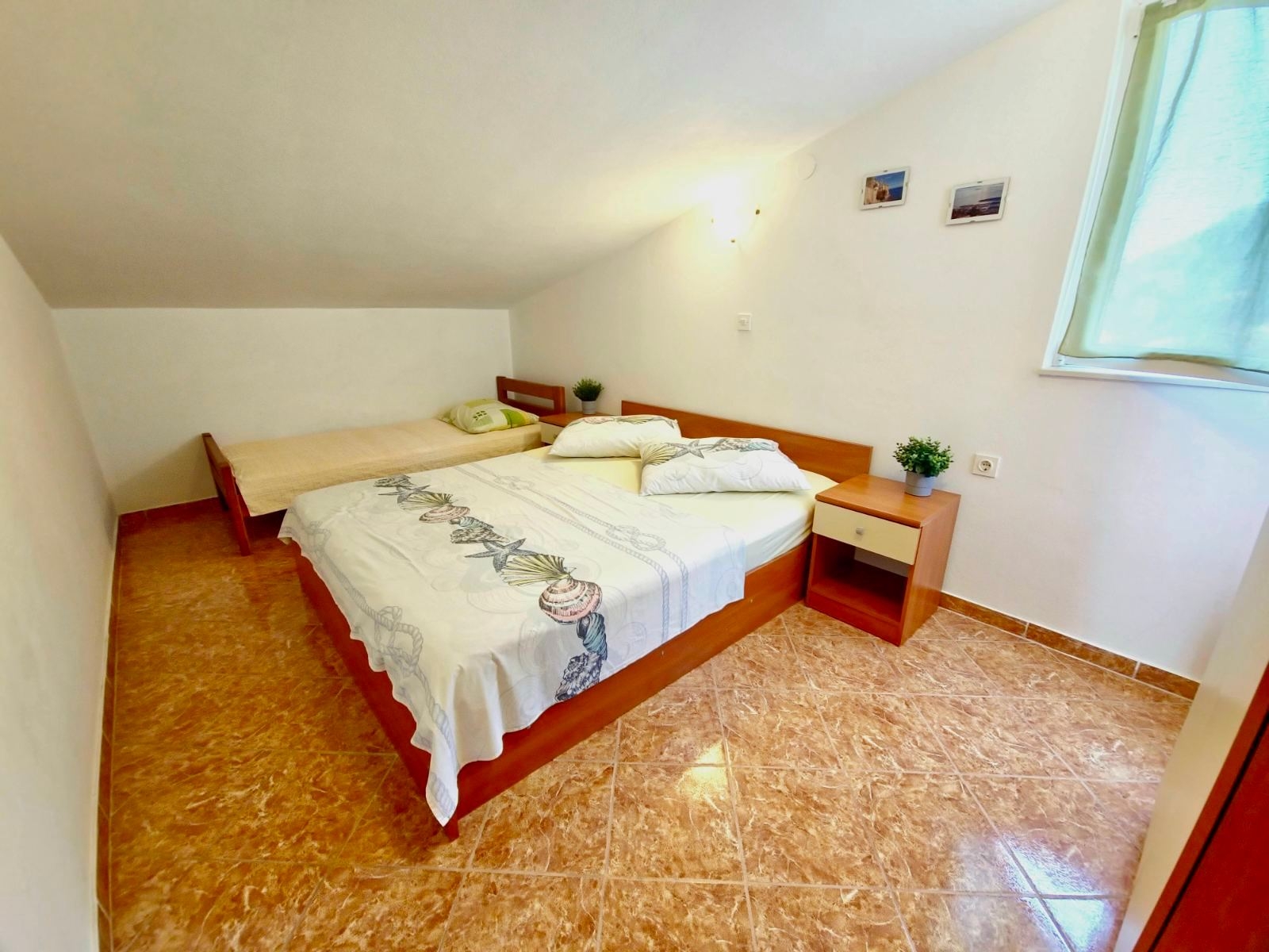 Two bedroom apartment with balcony and sea view Supetarska Draga - Gornja, Rab  A-e