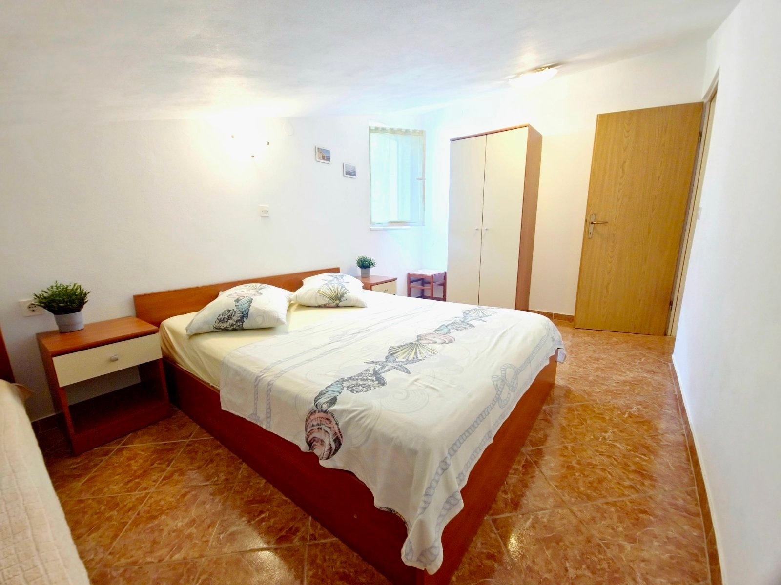Two bedroom apartment with balcony and sea view Supetarska Draga - Gornja, Rab  A-e