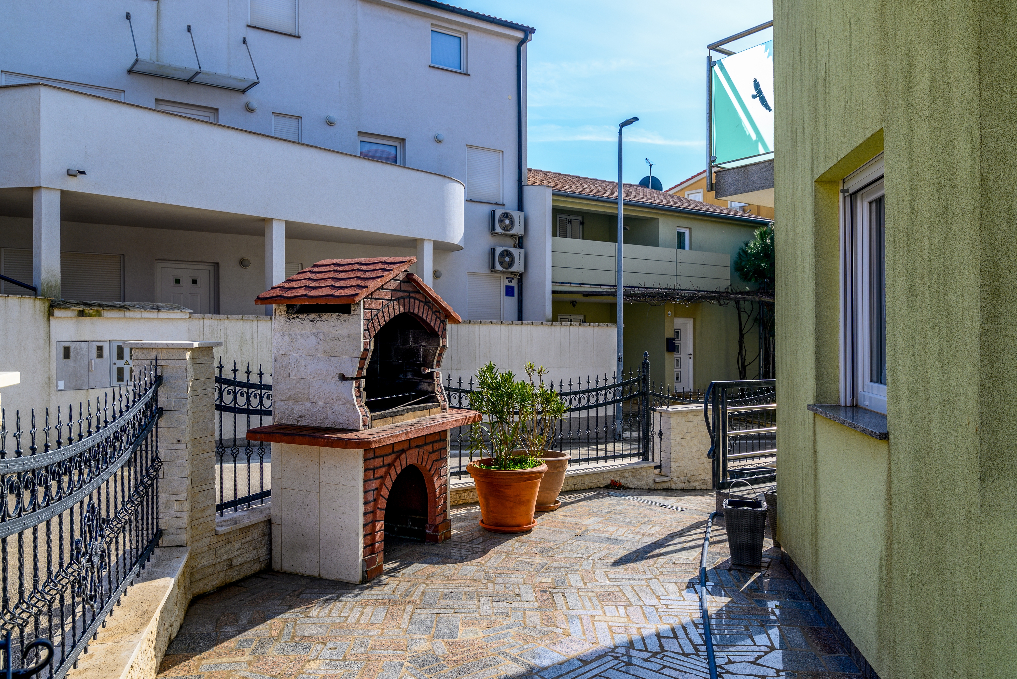 Komforna kuća s terasom i pogledom na more Medulin  K